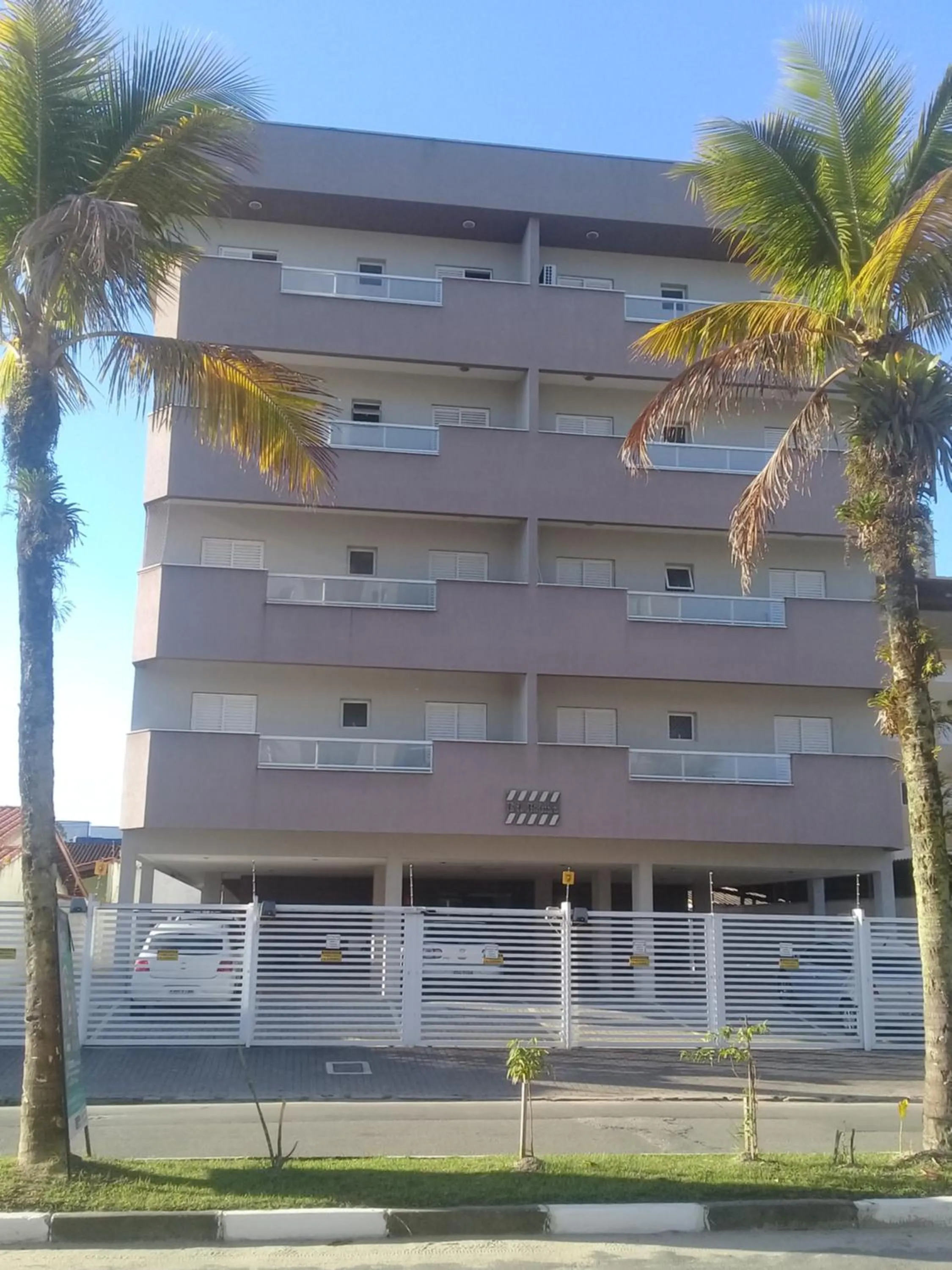 Apartamento 3 quartos com ar condicionado próximo a Praia Grande