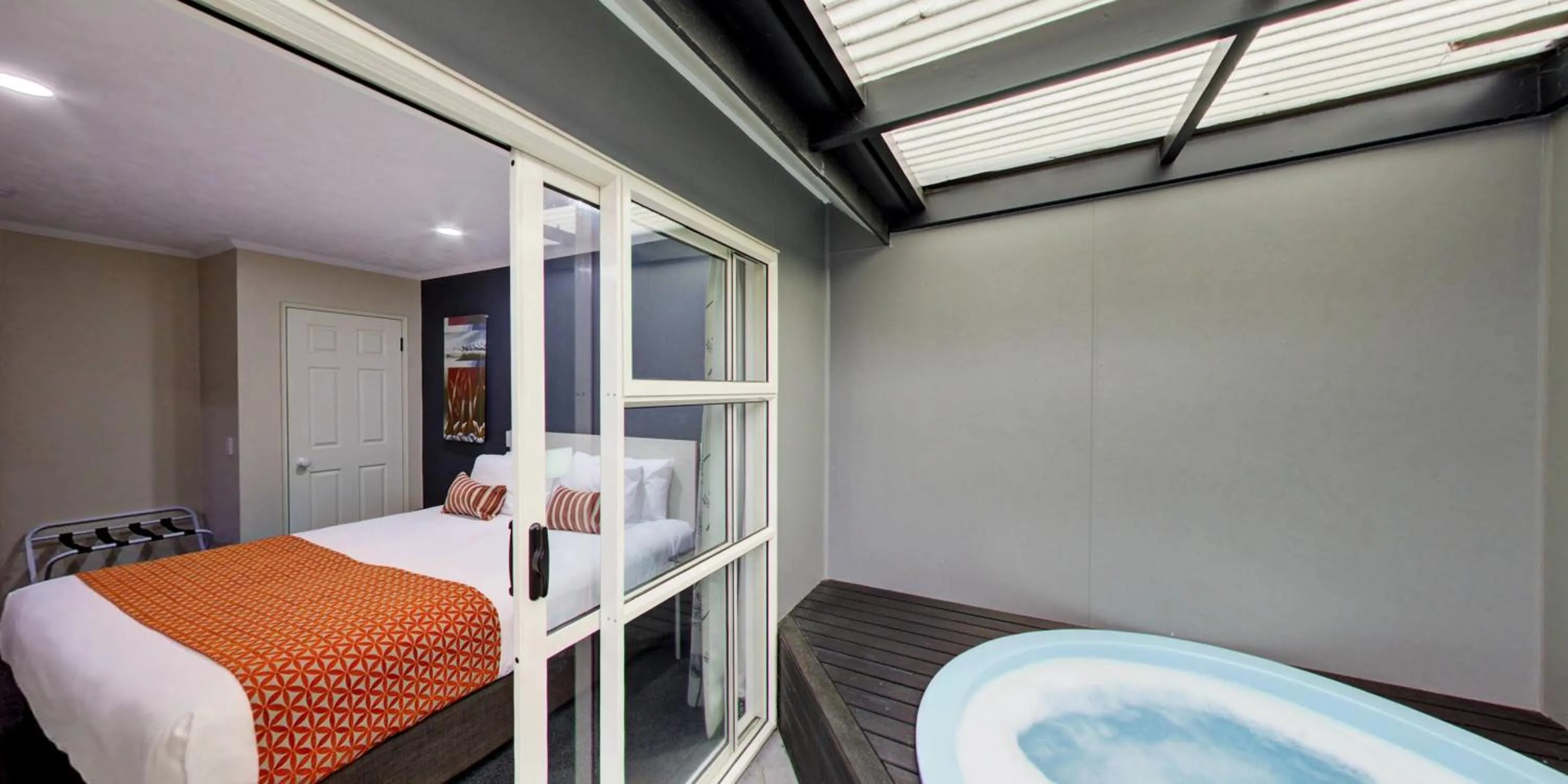 Bed in Capri on Fenton