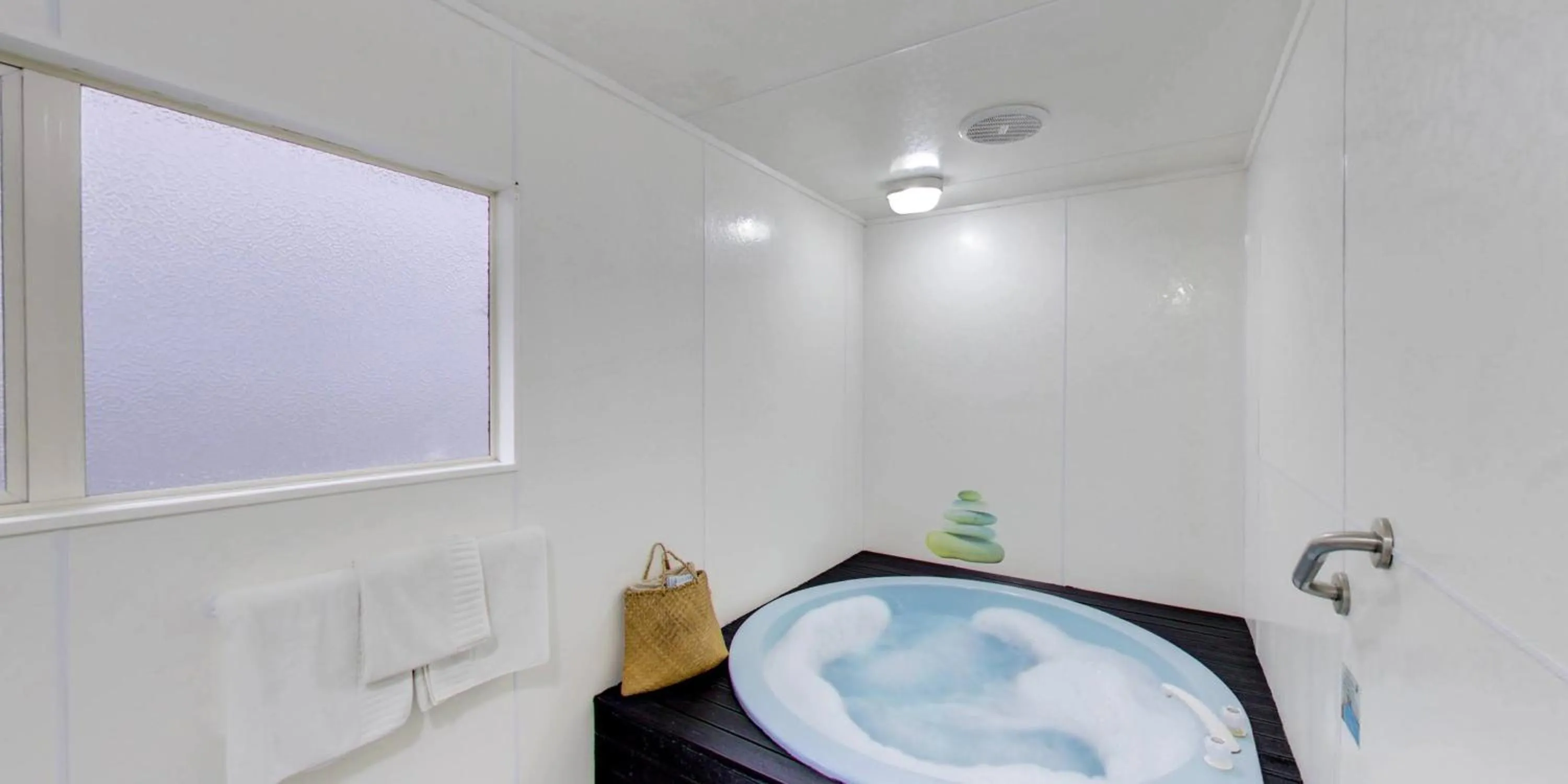 Hot Tub in Capri on Fenton