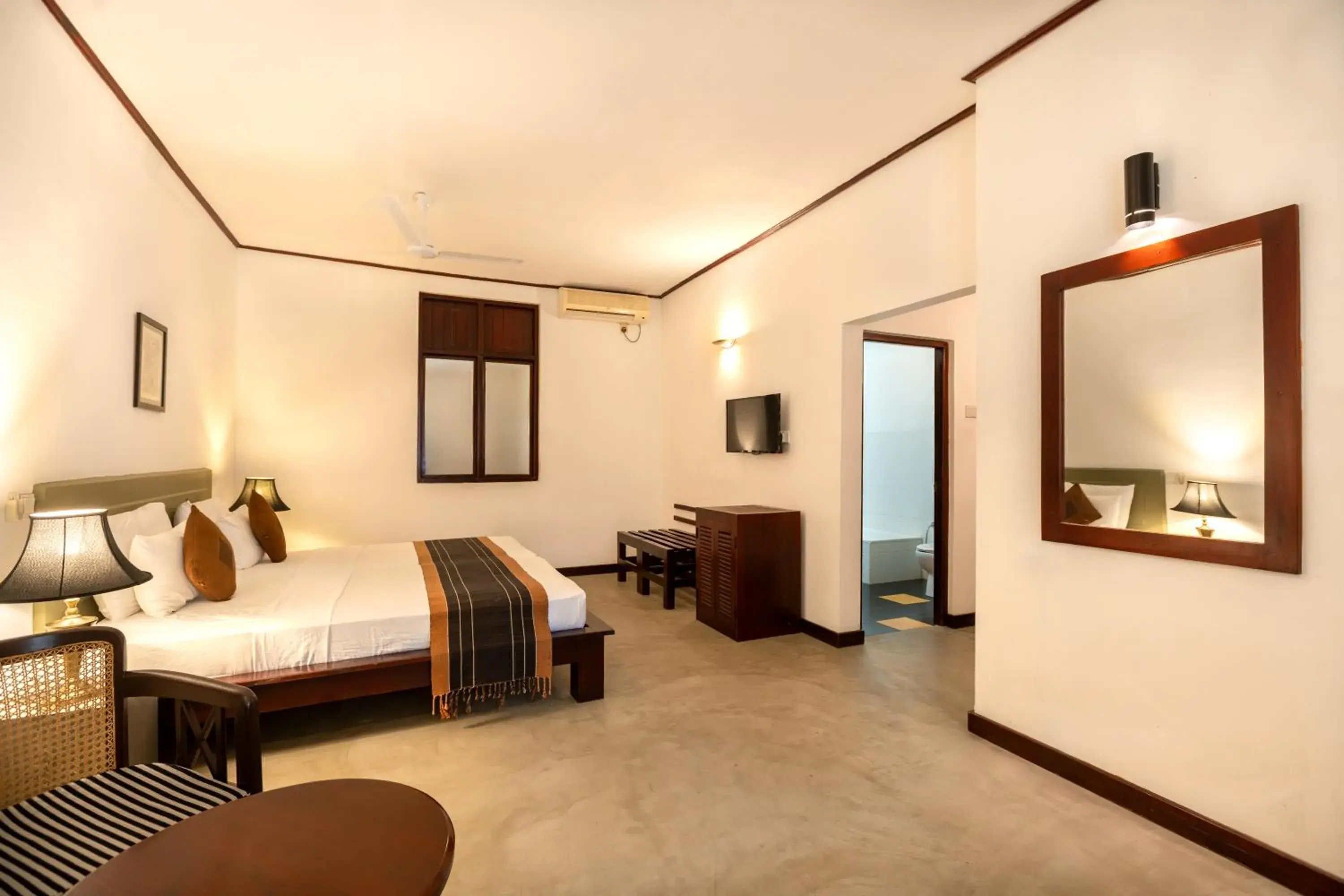 Toilet, Bed in Kassapa Lions Rock Toilet, Bed in Kassapa Lions Rock