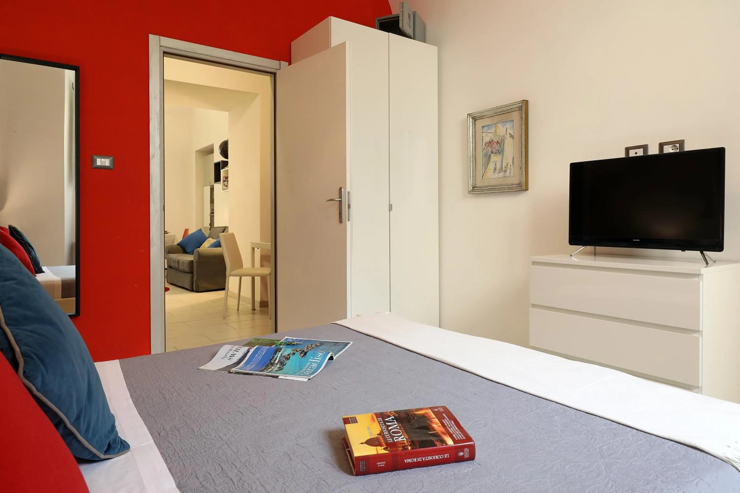 TV and multimedia in Grand Tour Rome Apartment - Liberty Collection