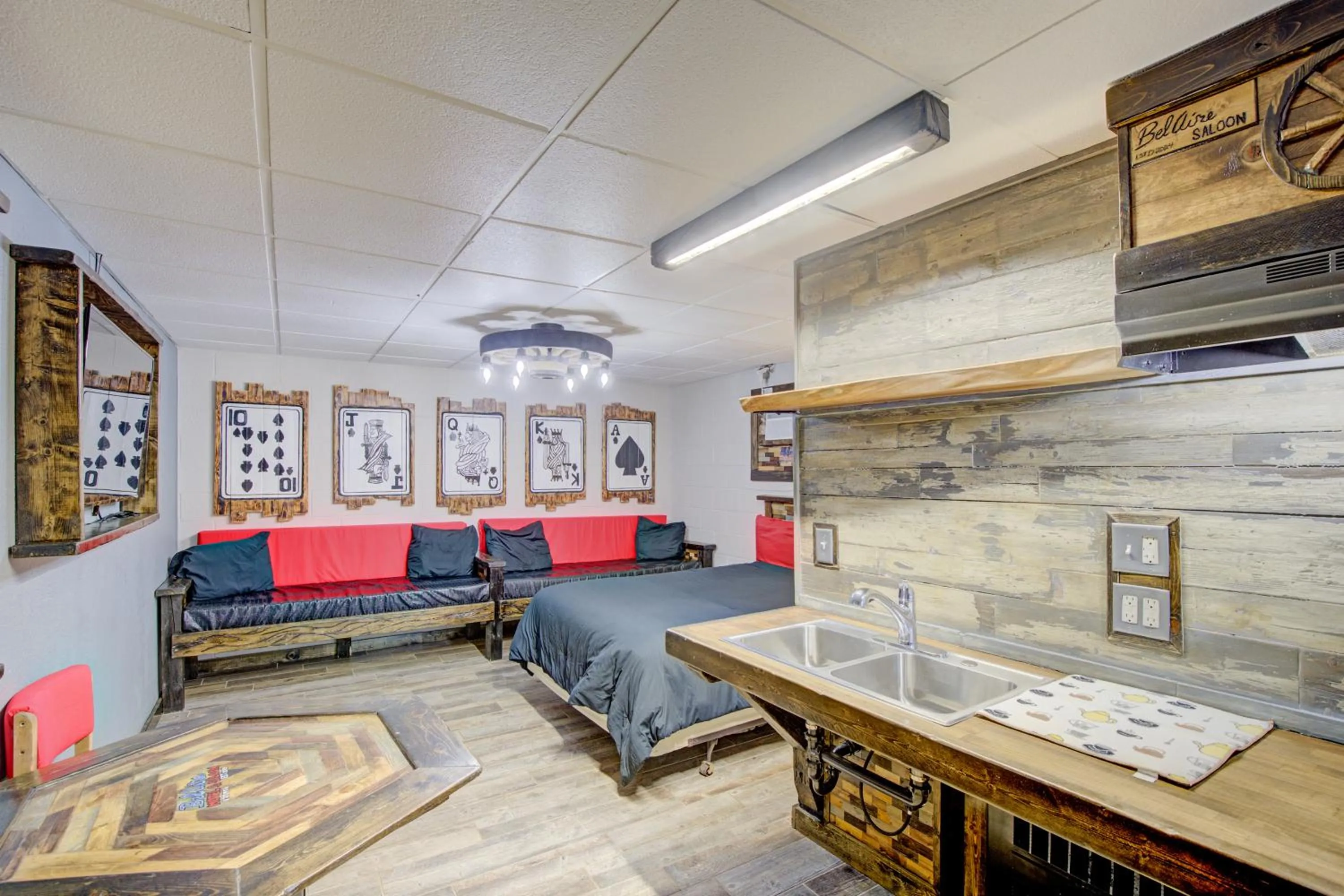 Bedroom in Bel Aire Motel Chamberlain Near Missouri River I 90