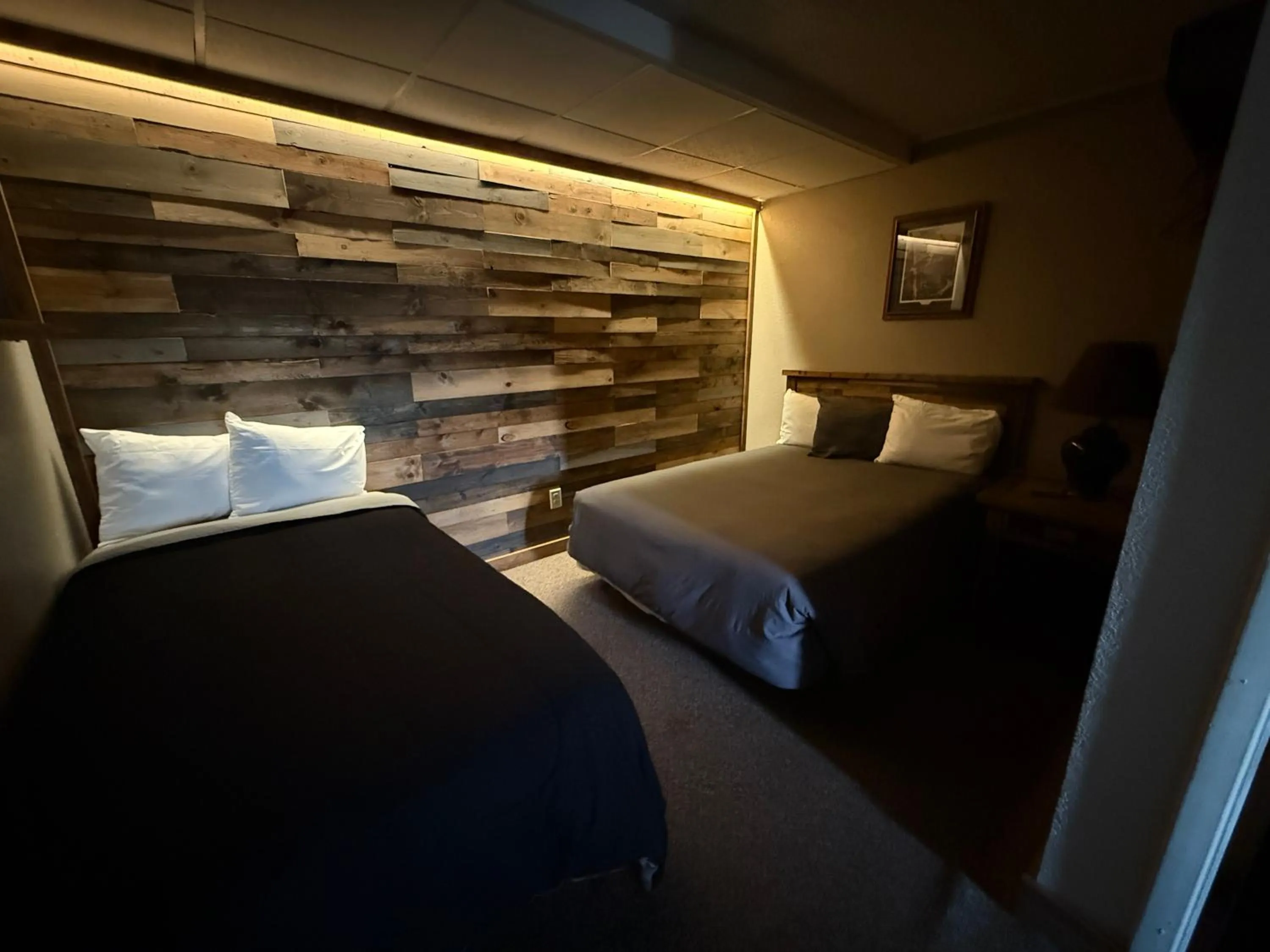 Bedroom, Bed in Hotel O Bel Aire Chamberlain SD I 90