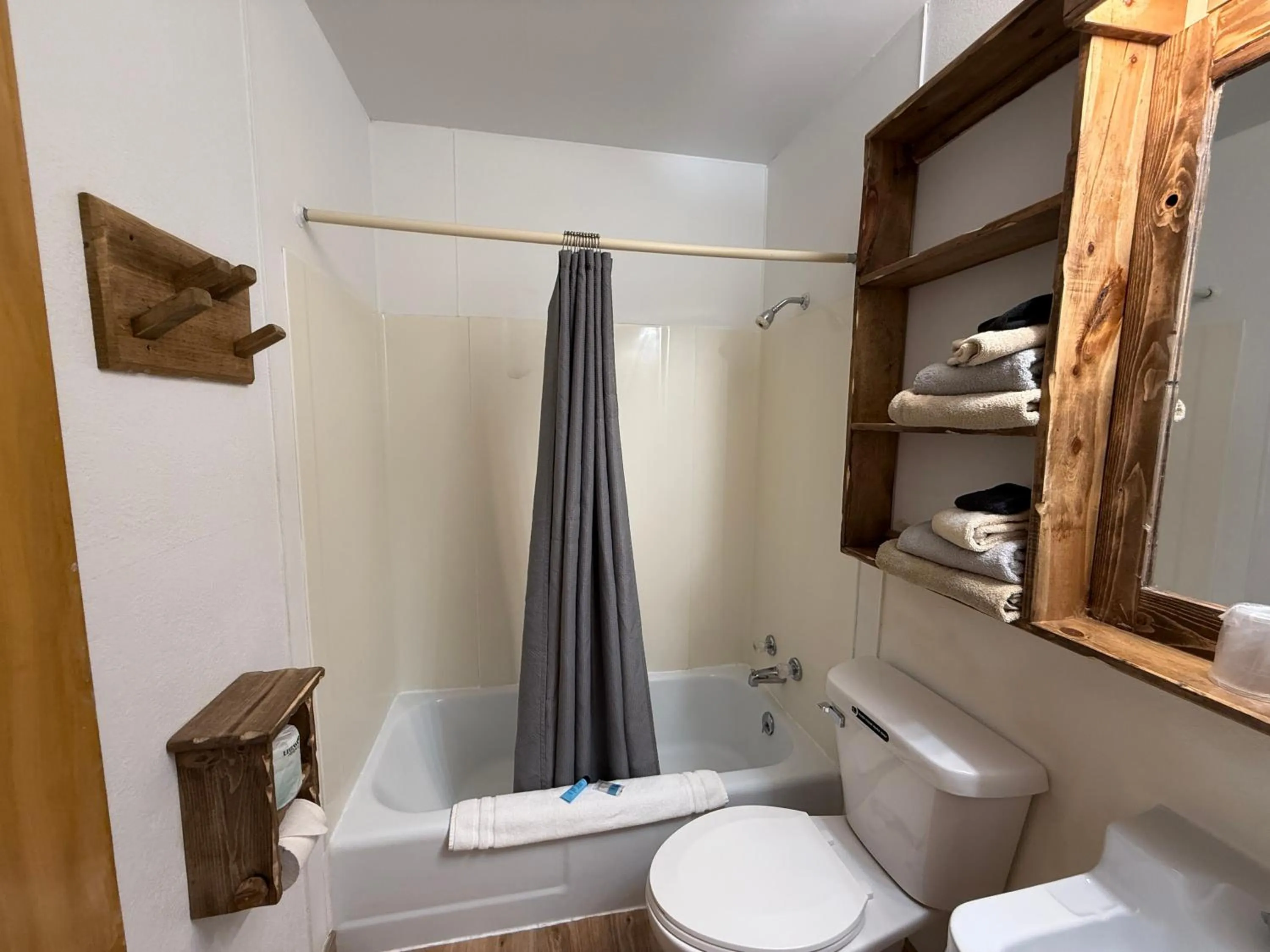 Bathroom in Hotel O Bel Aire Chamberlain SD I 90