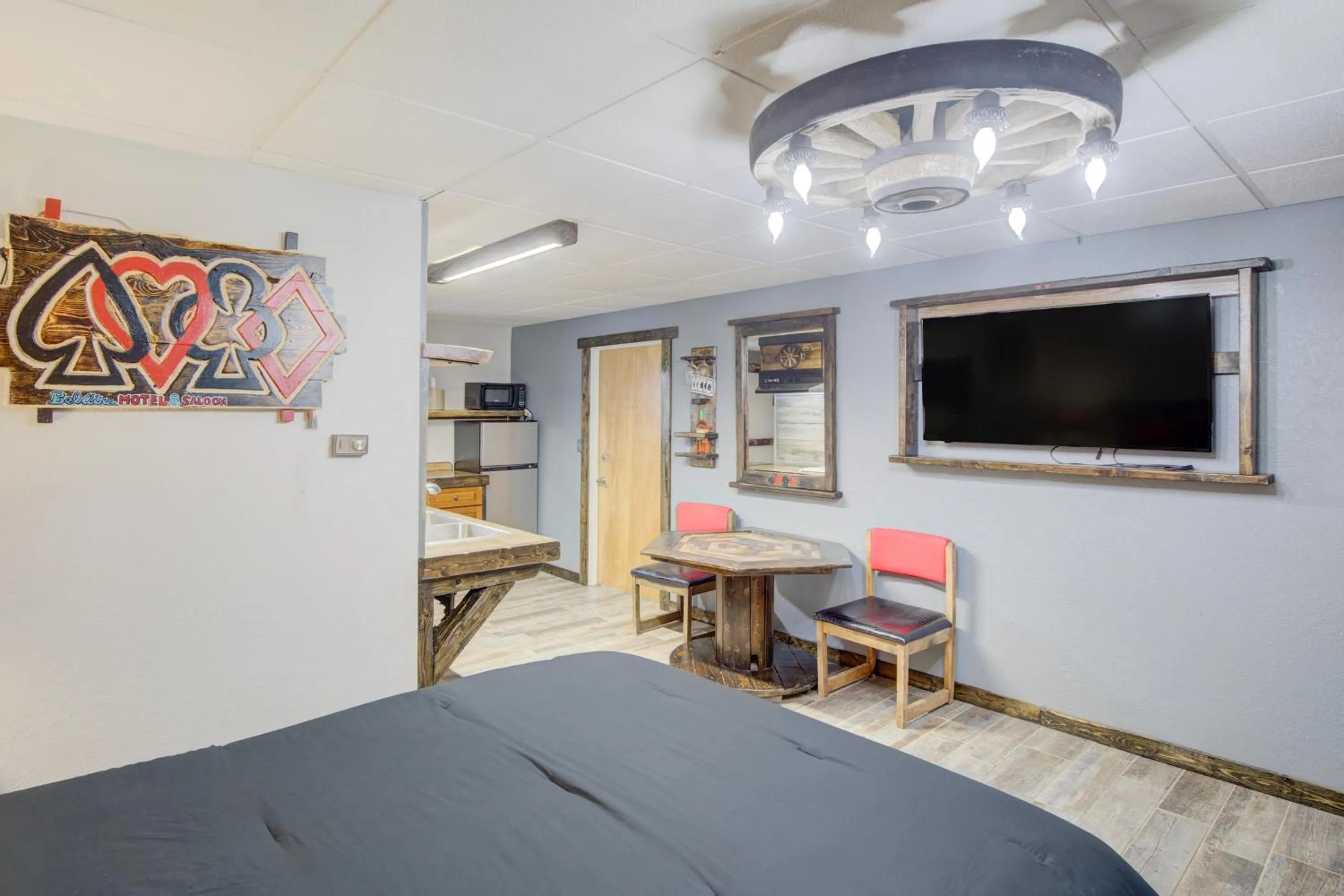 Bedroom, Bed in Bel Aire Motel Chamberlain Near Missouri River I 90