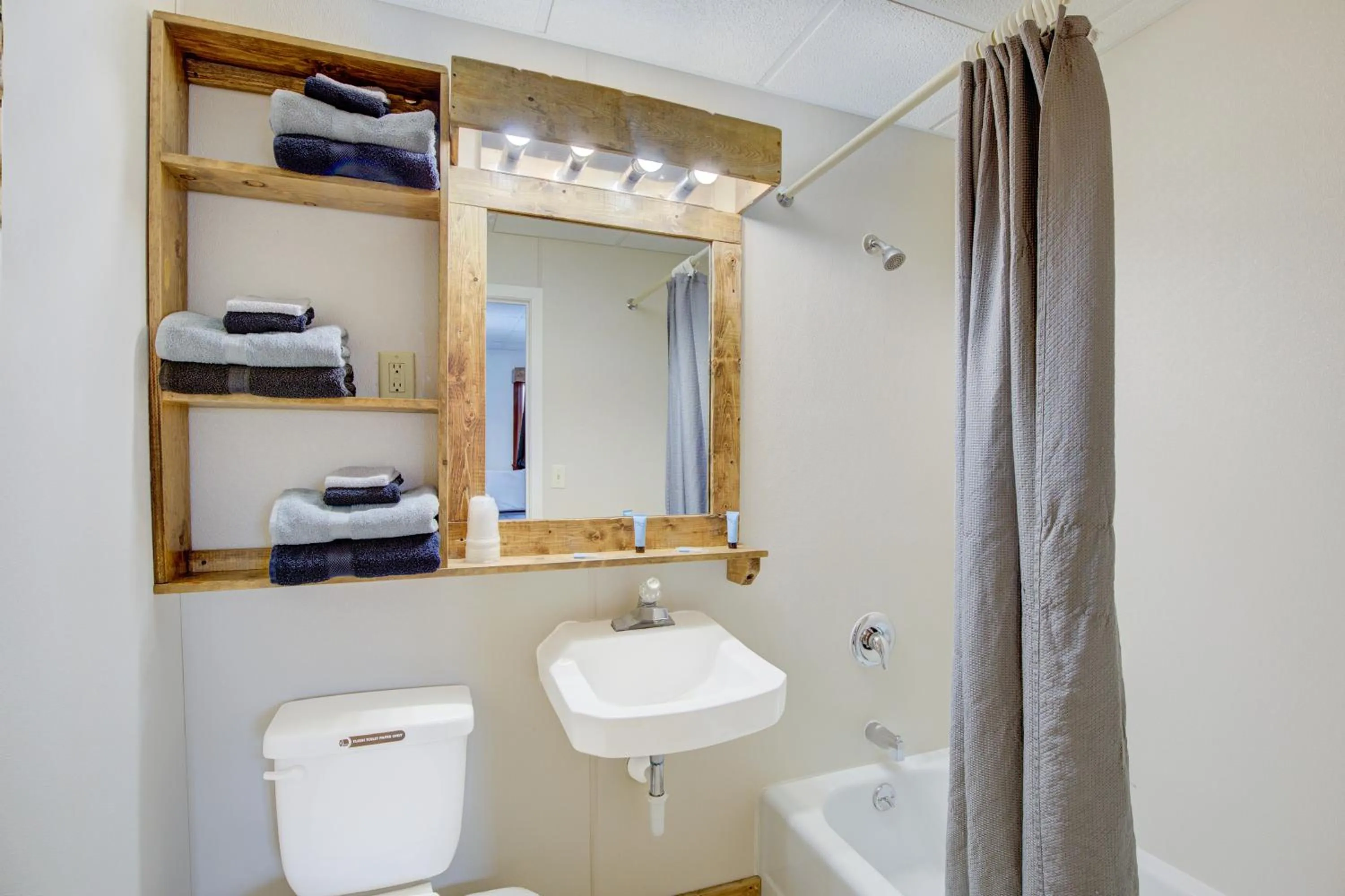 Bathroom in Bel Aire Motel Chamberlain Near Missouri River I 90