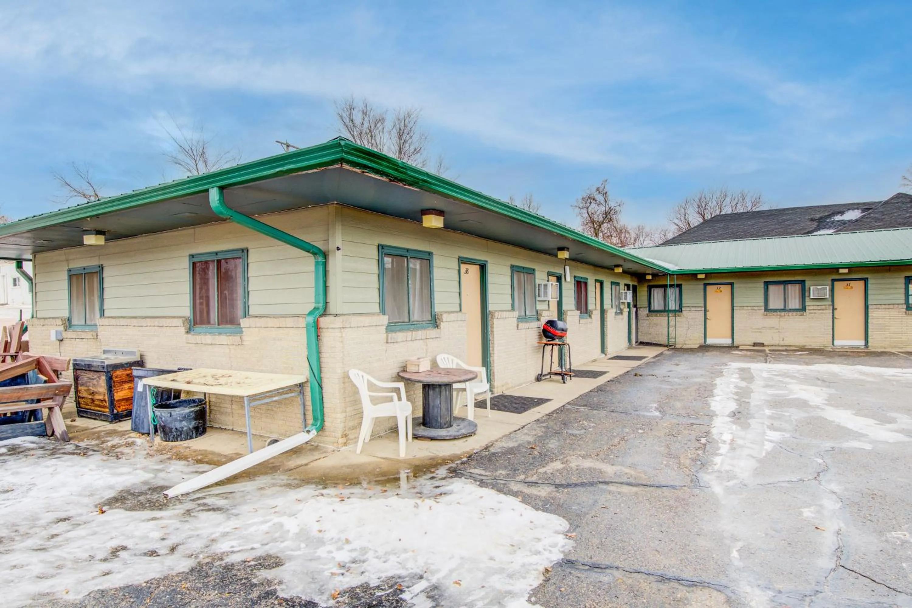 Property building in Bel Aire Motel Chamberlain Near Missouri River I 90