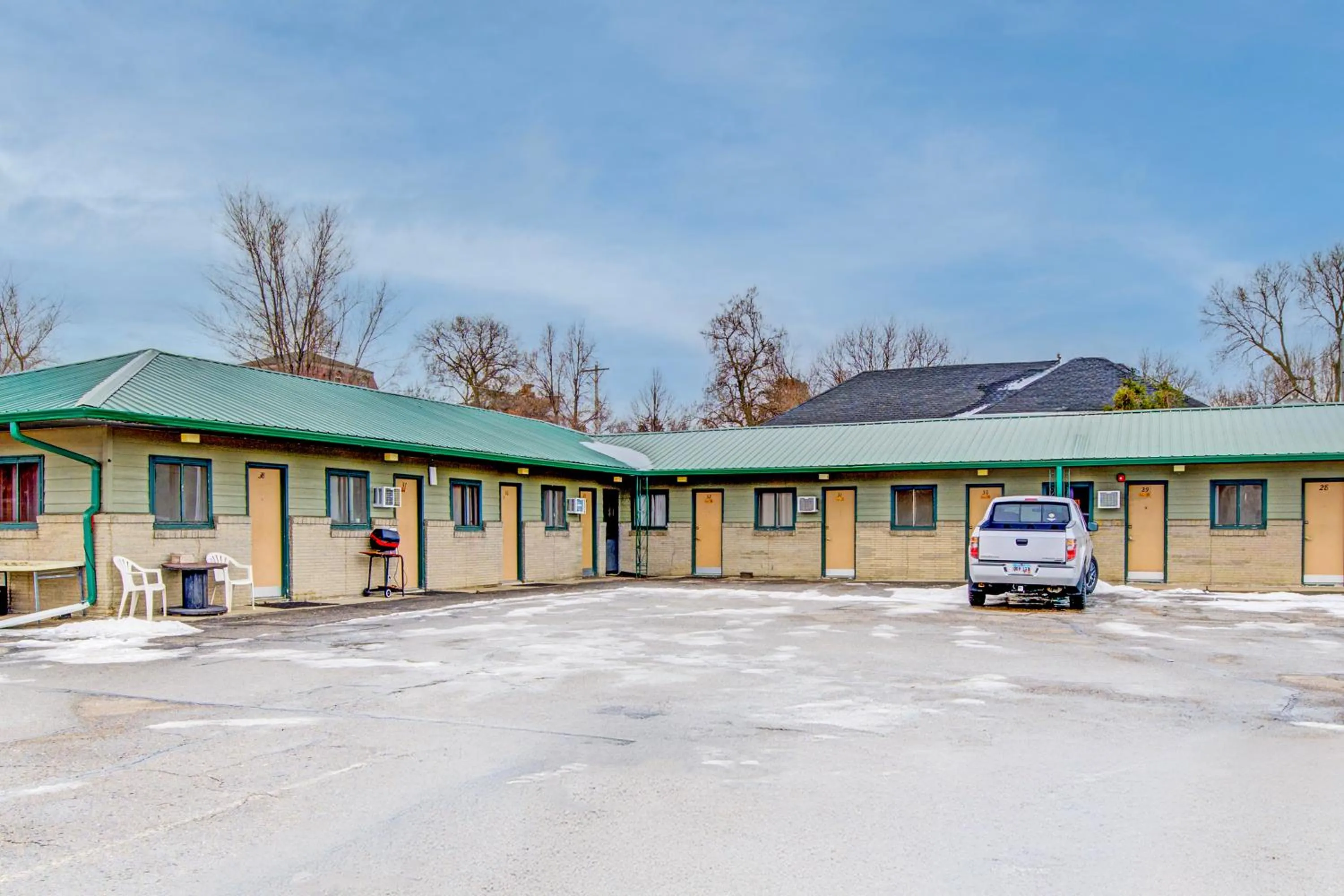 Parking in Bel Aire Motel Chamberlain Near Missouri River I 90