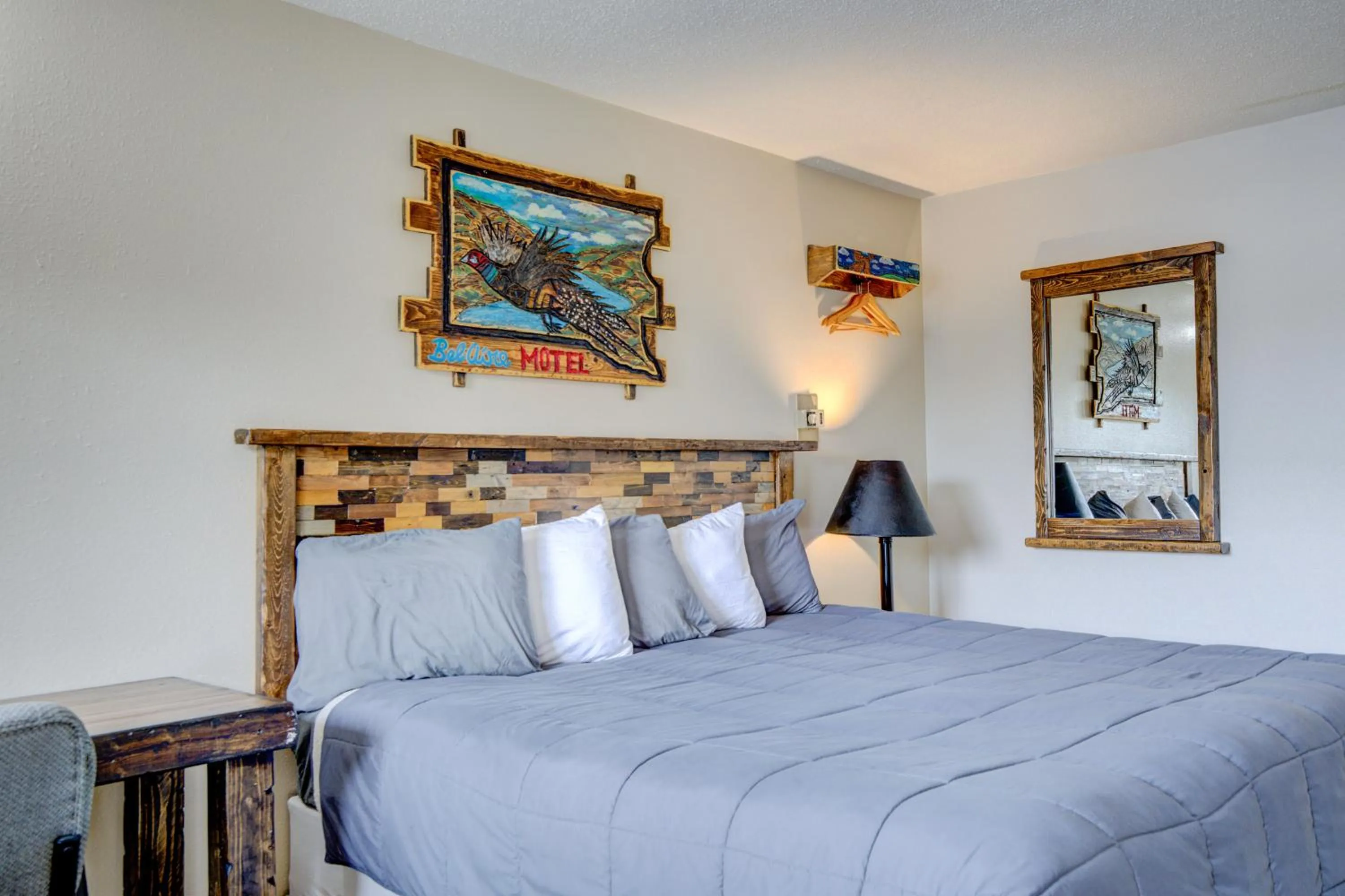 Bedroom, Bed in Bel Aire Motel Chamberlain Near Missouri River I 90