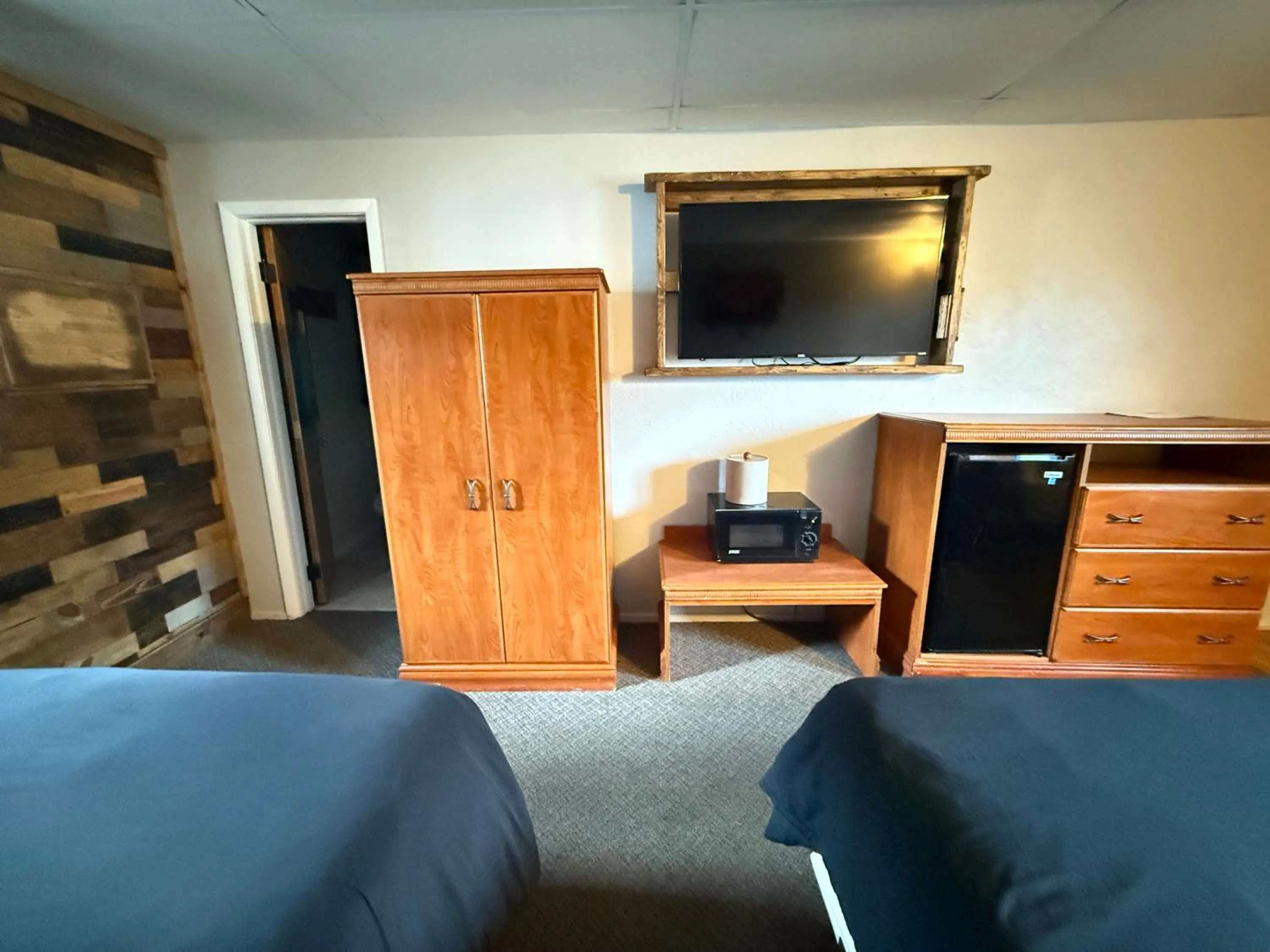 Bedroom, Bed in Hotel O Bel Aire Chamberlain SD I 90