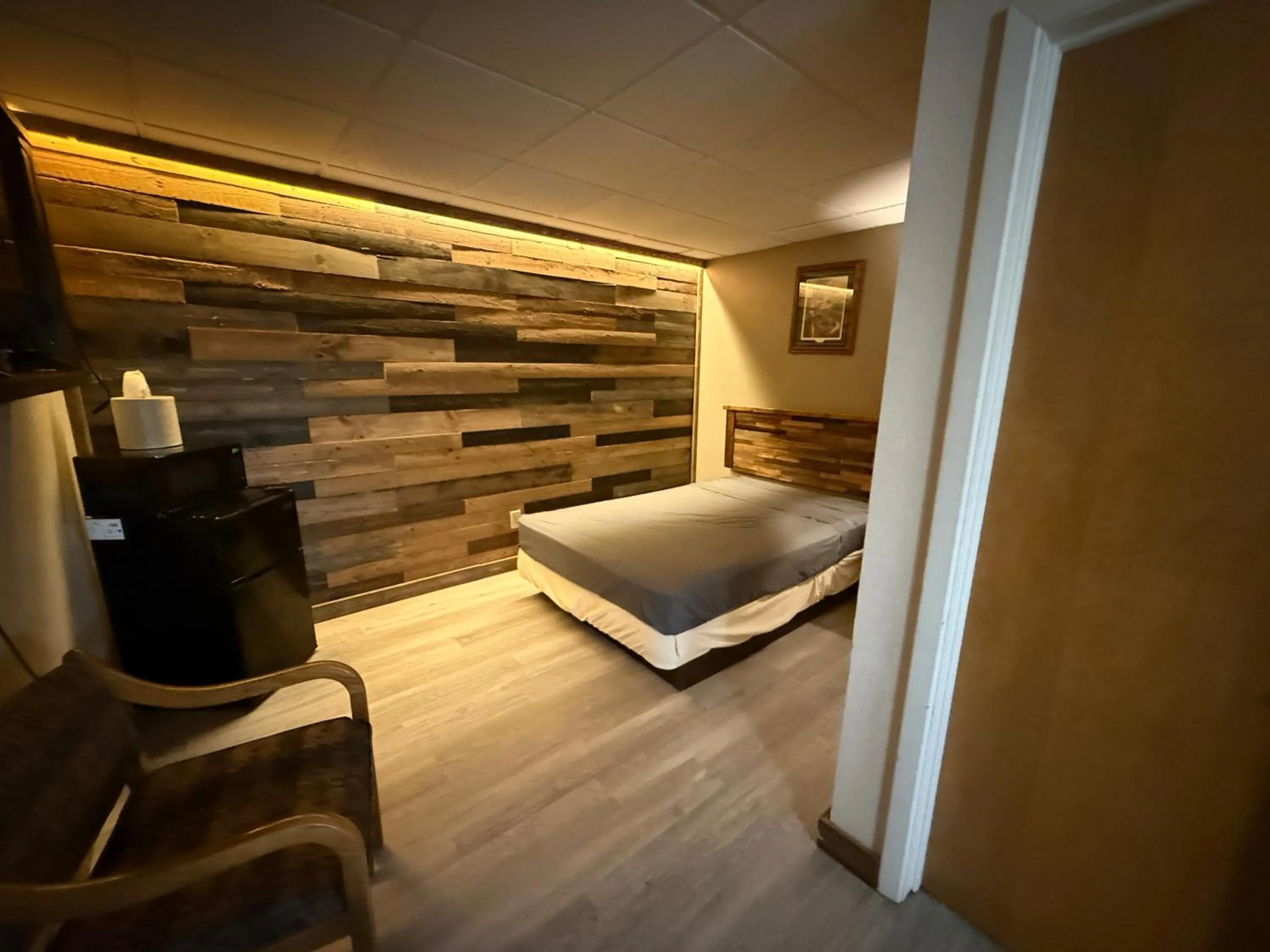 Bedroom, Bed in Hotel O Bel Aire Chamberlain SD I 90