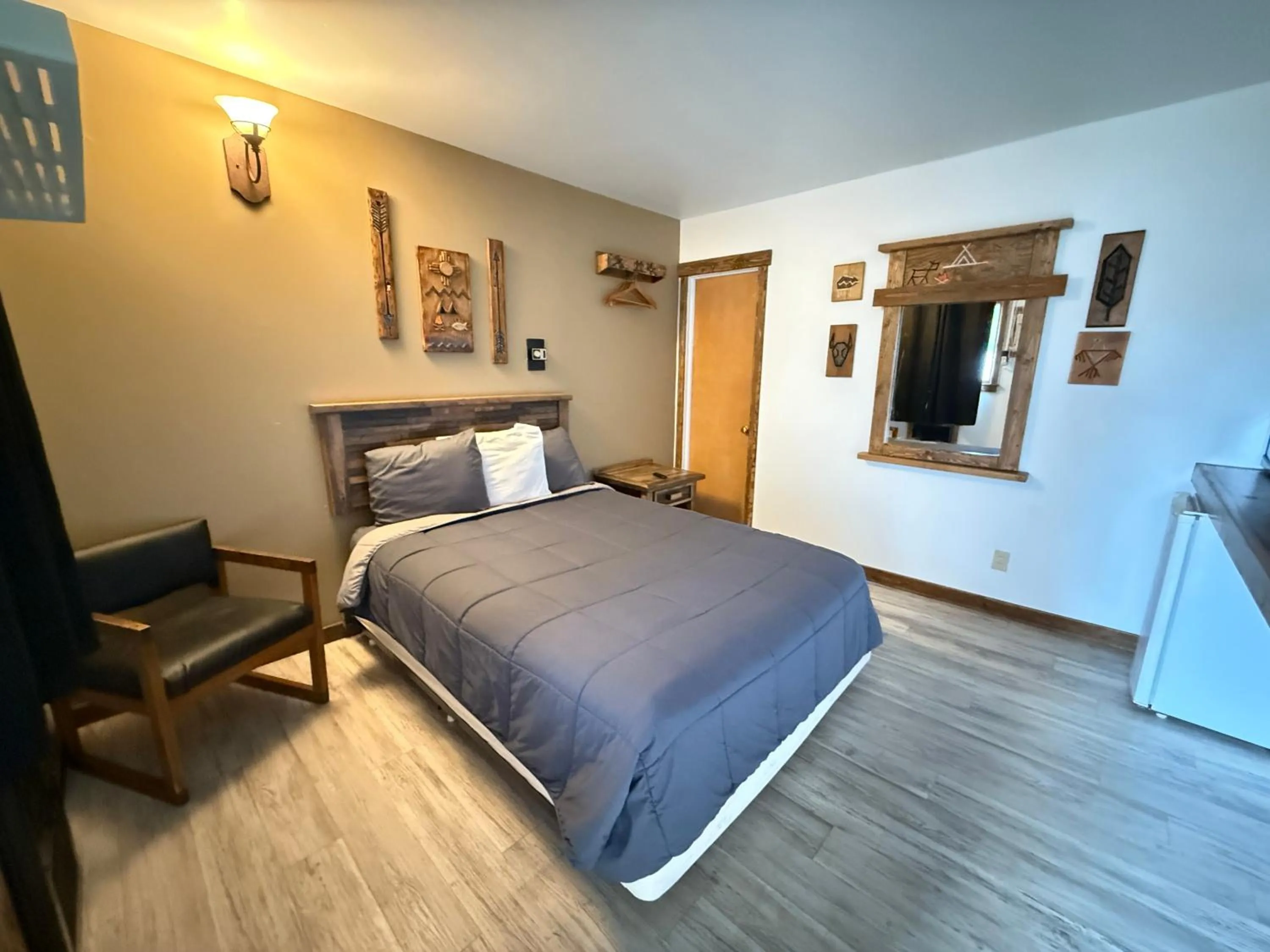 Bedroom, Bed in Hotel O Bel Aire Chamberlain SD I 90