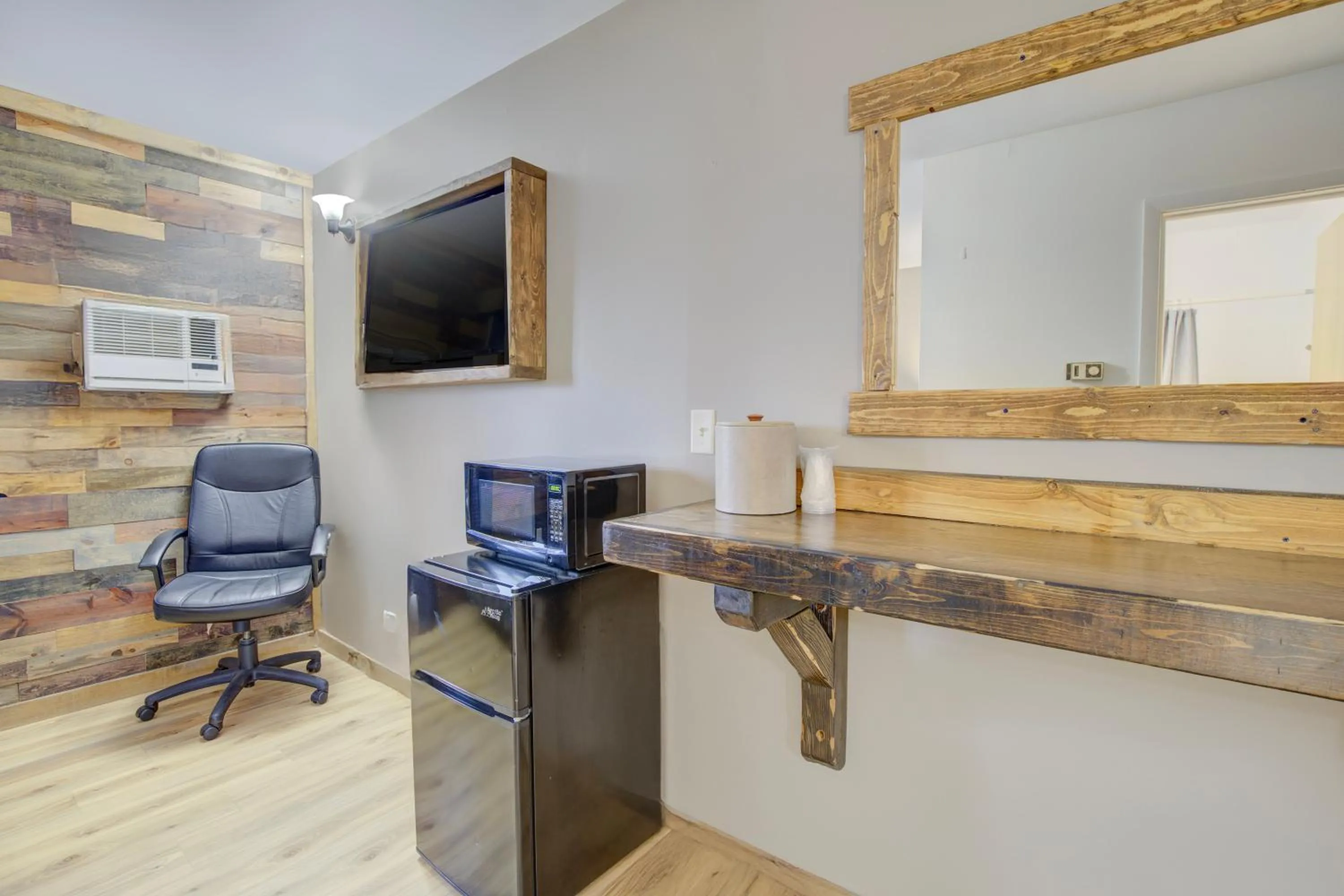 Bedroom in Bel Aire Motel Chamberlain Near Missouri River I 90