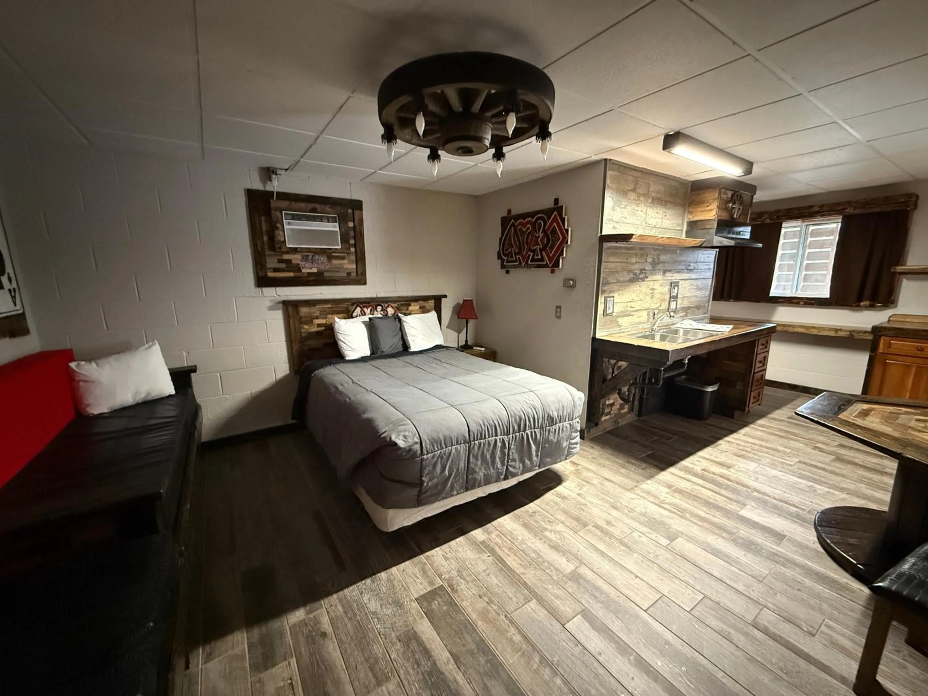 Bedroom, Bed in Hotel O Bel Aire Chamberlain SD I 90