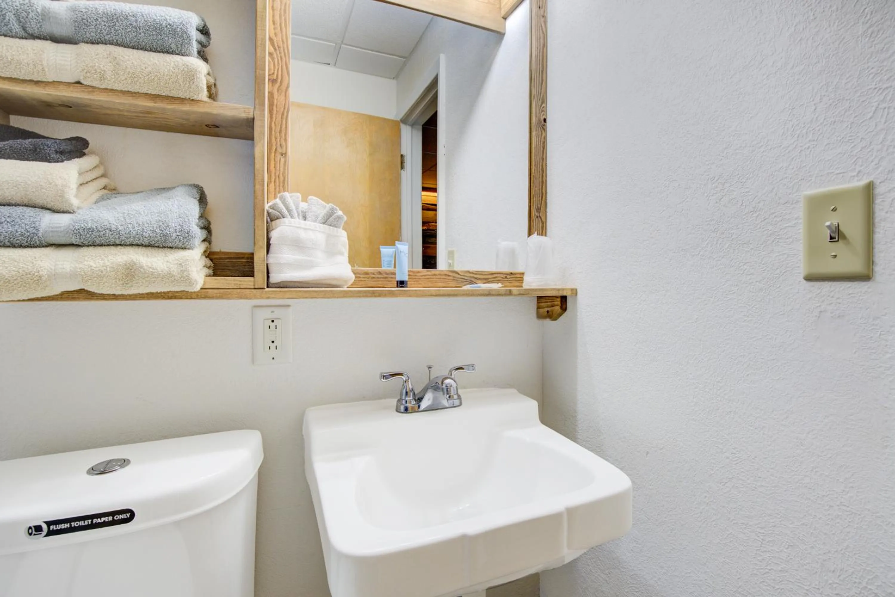 Bathroom in Bel Aire Motel Chamberlain Near Missouri River I 90