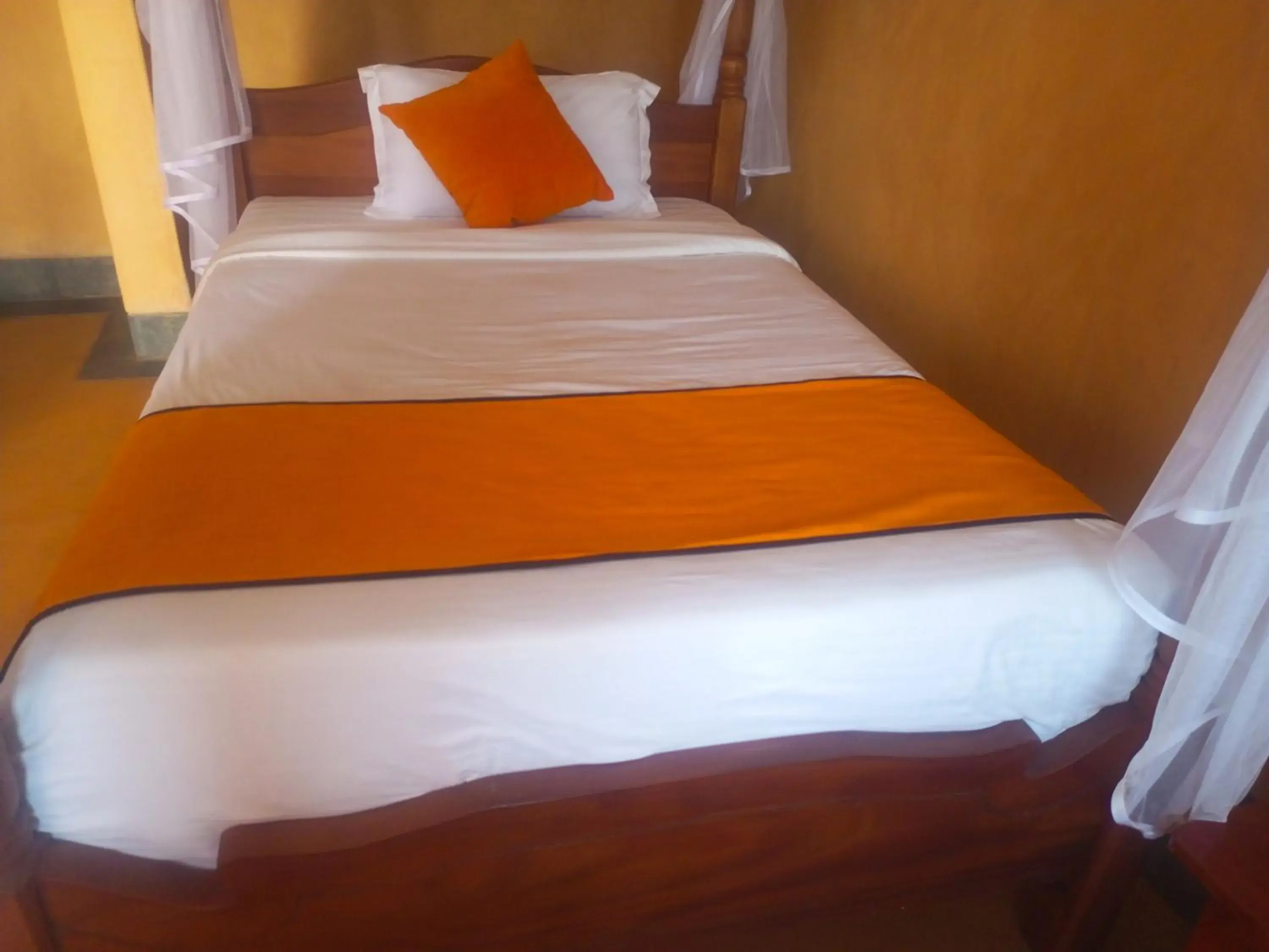 Budget Single Room - single occupancy in New Court View Hotel Budget Single Room - single occupancy in New Court View Hotel
