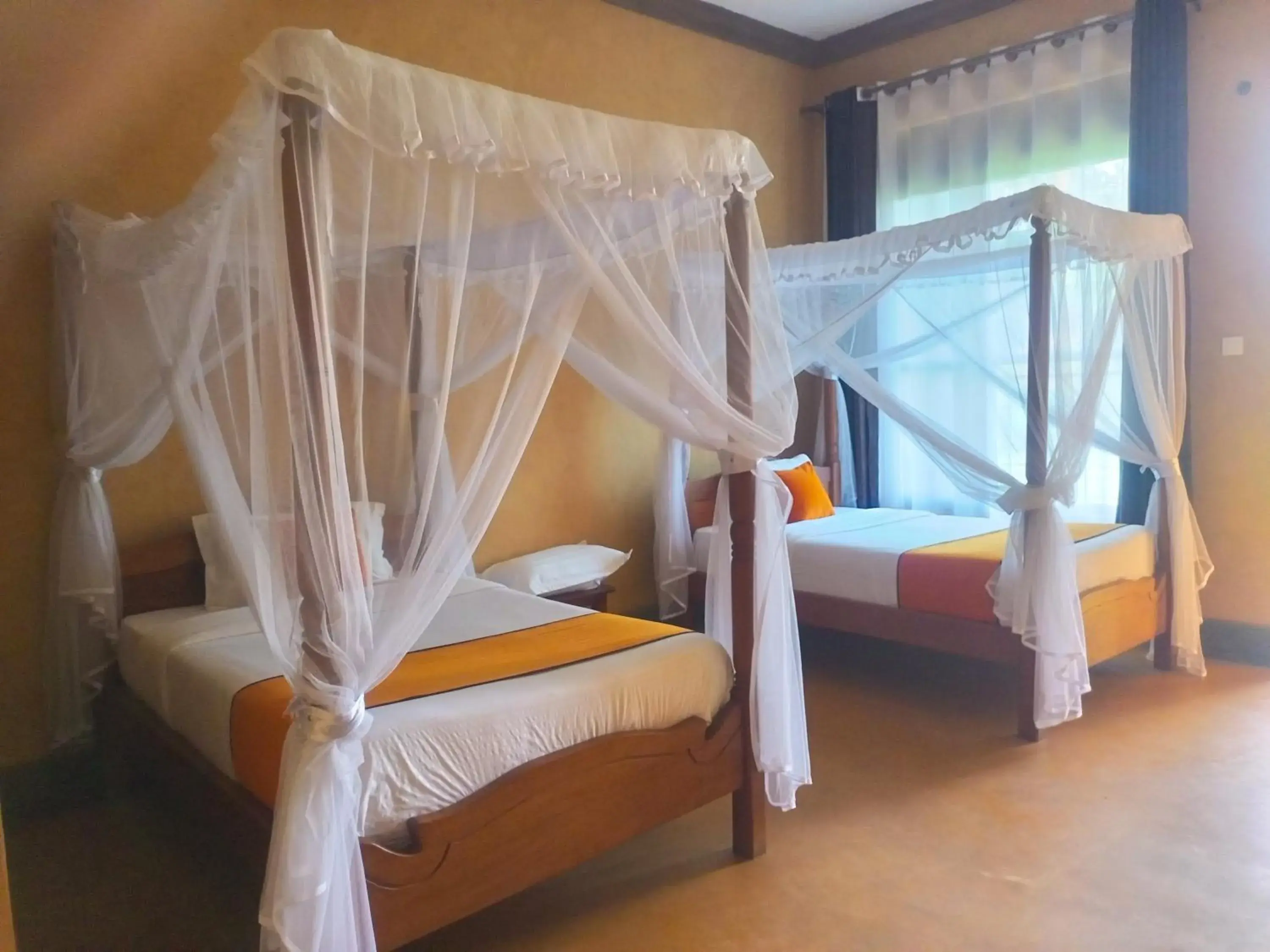 Budget Twin Room in New Court View Hotel Budget Twin Room in New Court View Hotel