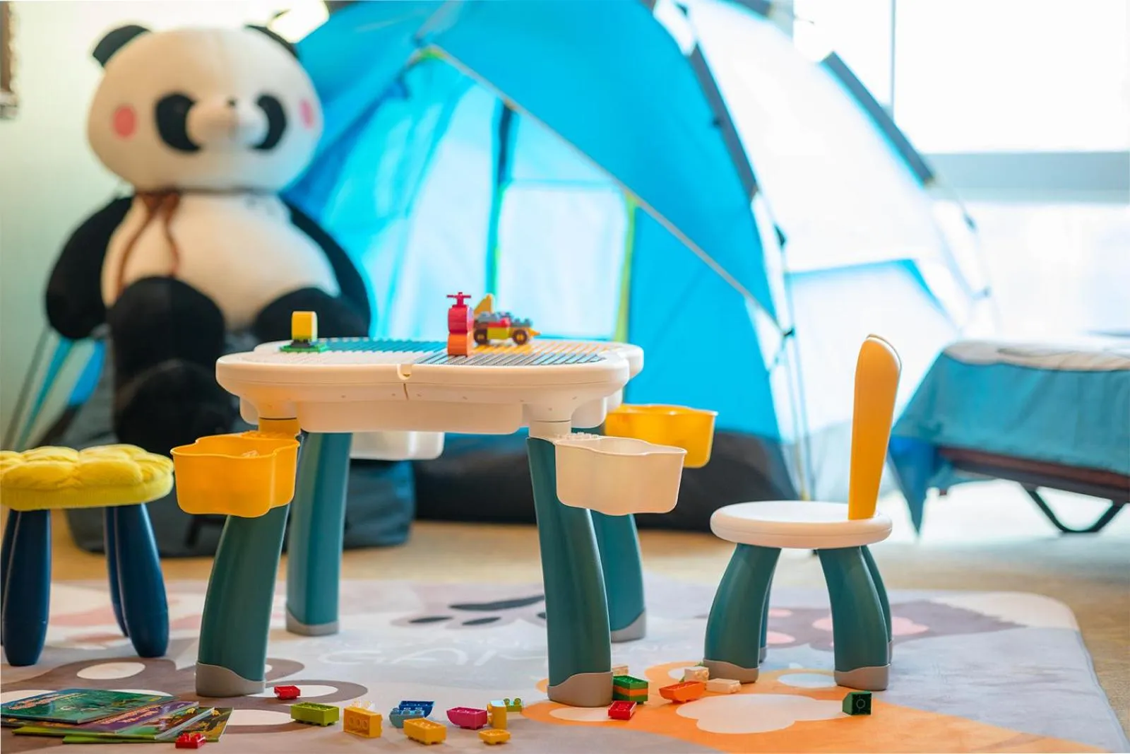 Dining area in Shangri-La Chengdu