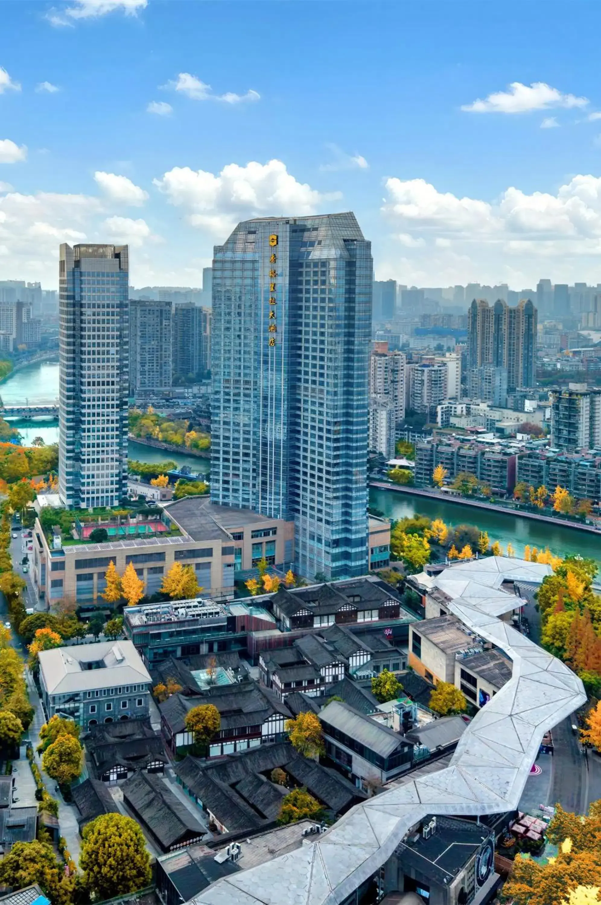 Property building in Shangri-La Chengdu Property building in Shangri-La Chengdu