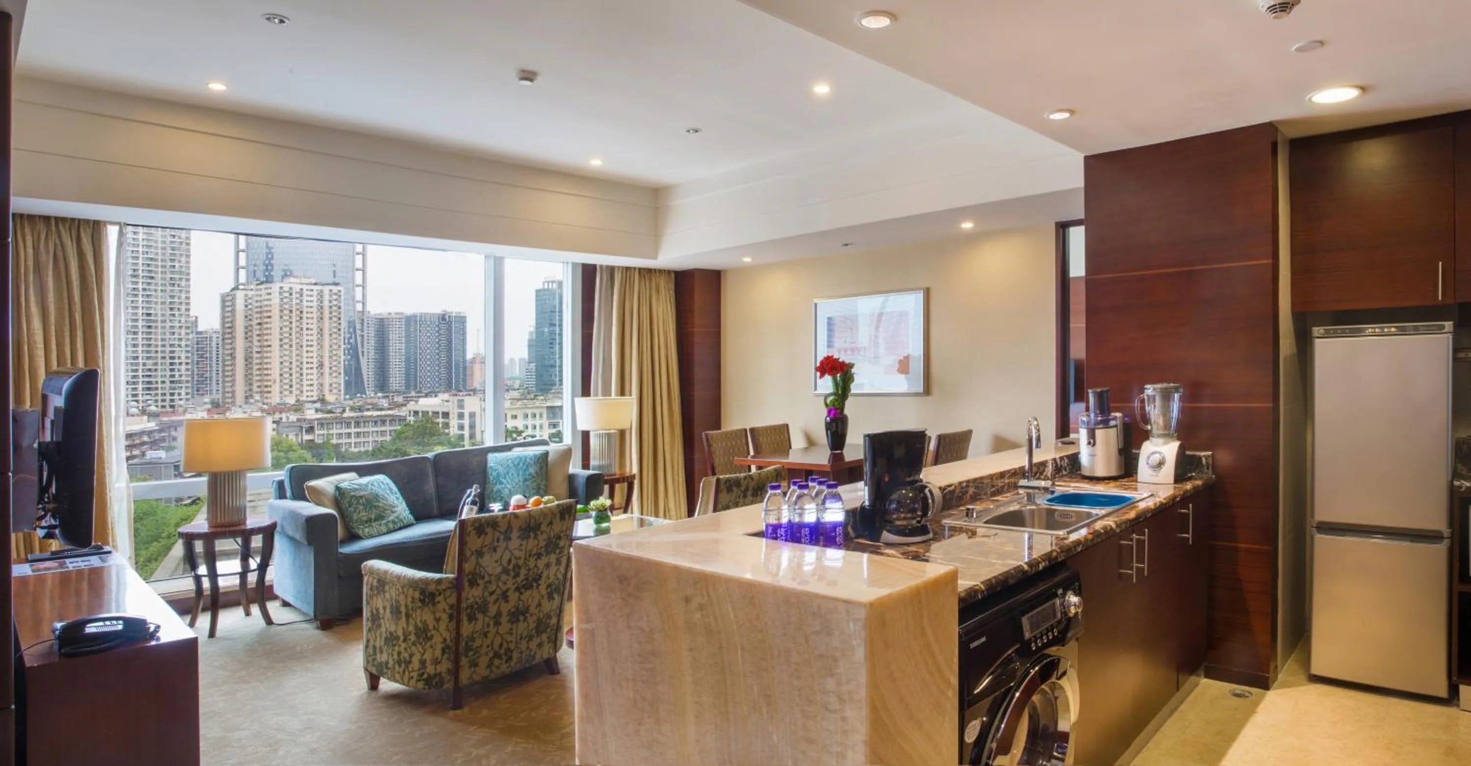 Kitchen or kitchenette in Shangri-La Chengdu