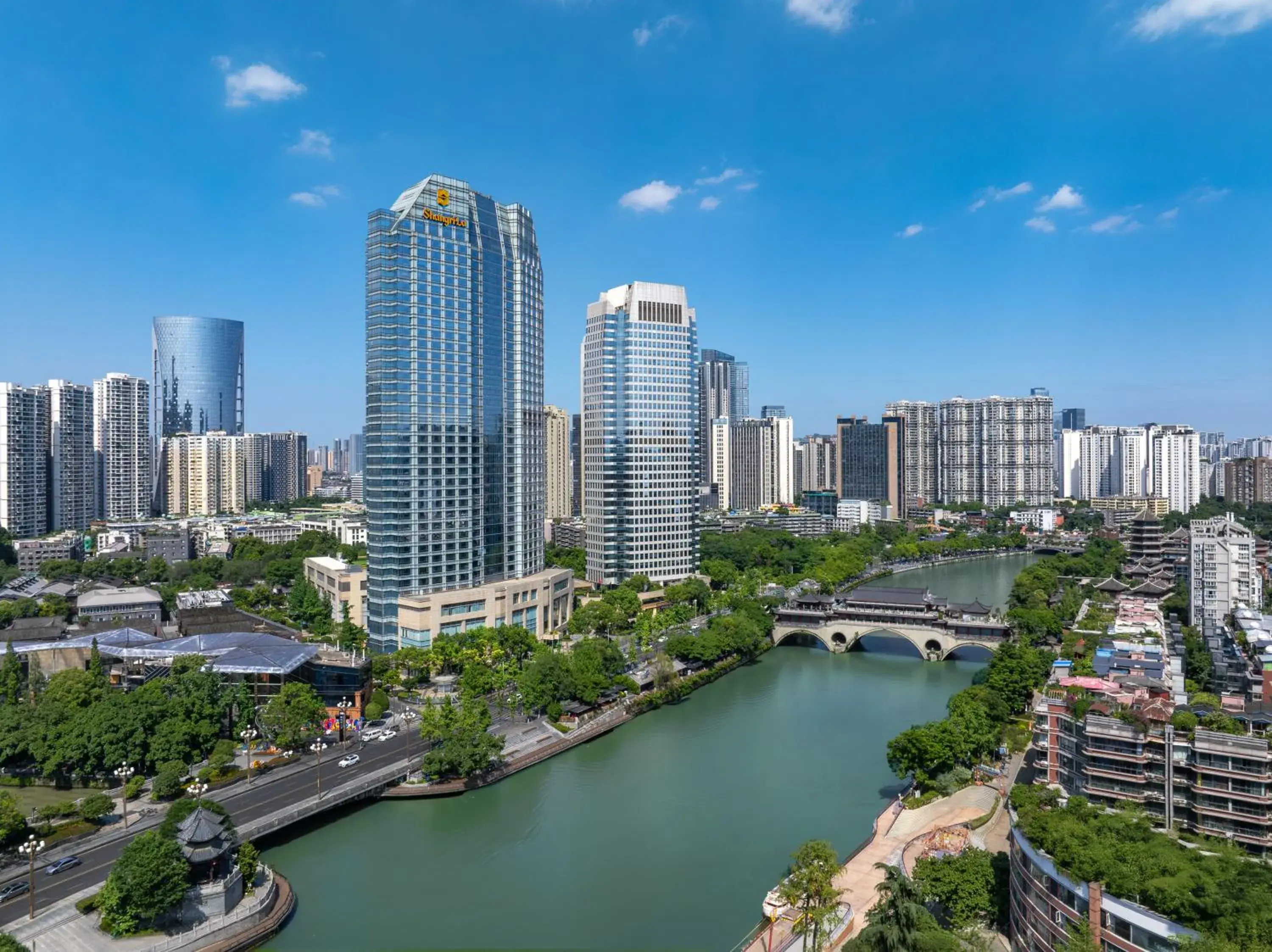 Property building in Shangri-La Chengdu Property building in Shangri-La Chengdu