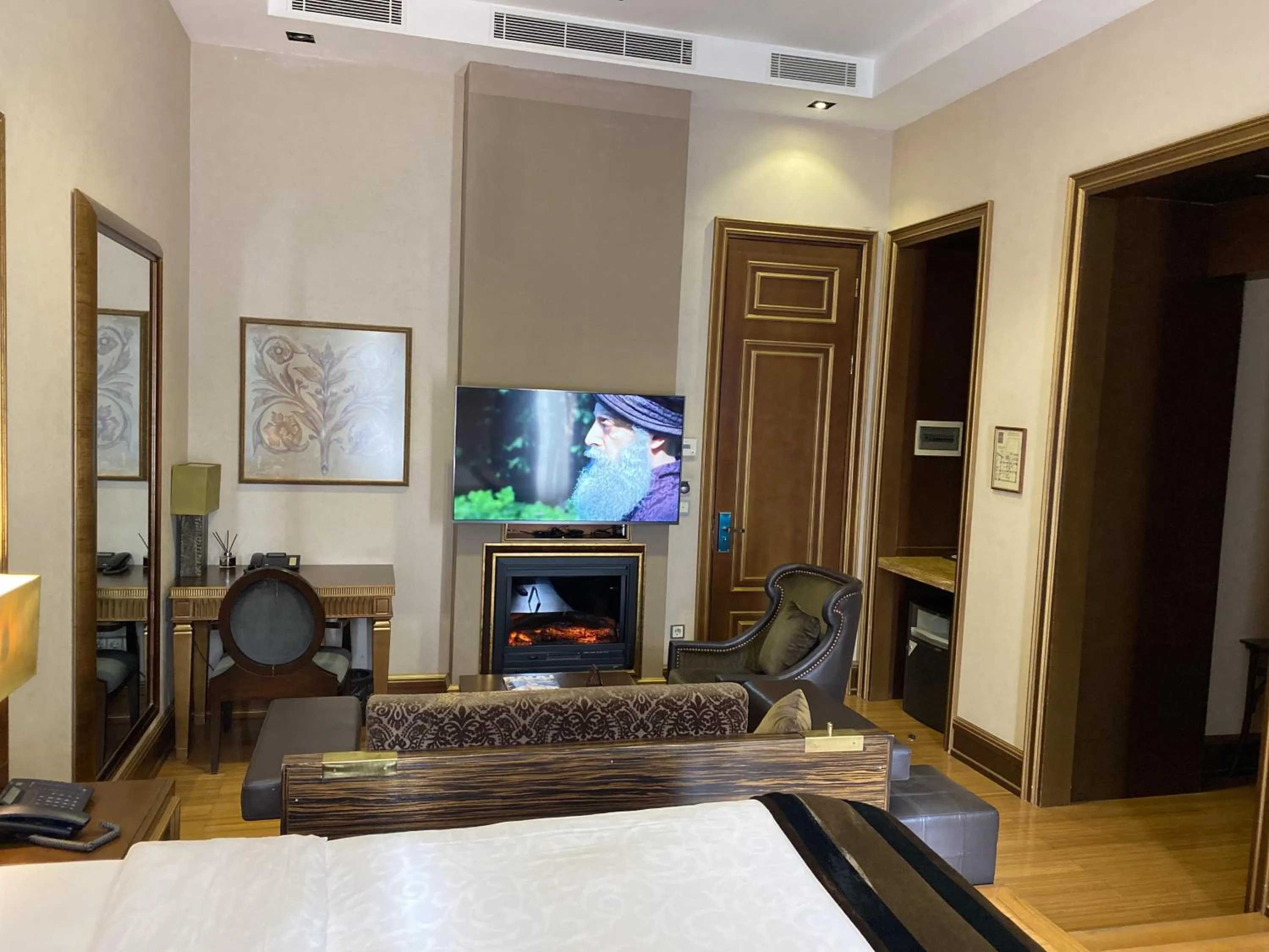 TV and multimedia in Sultan Inn Boutique Hotel