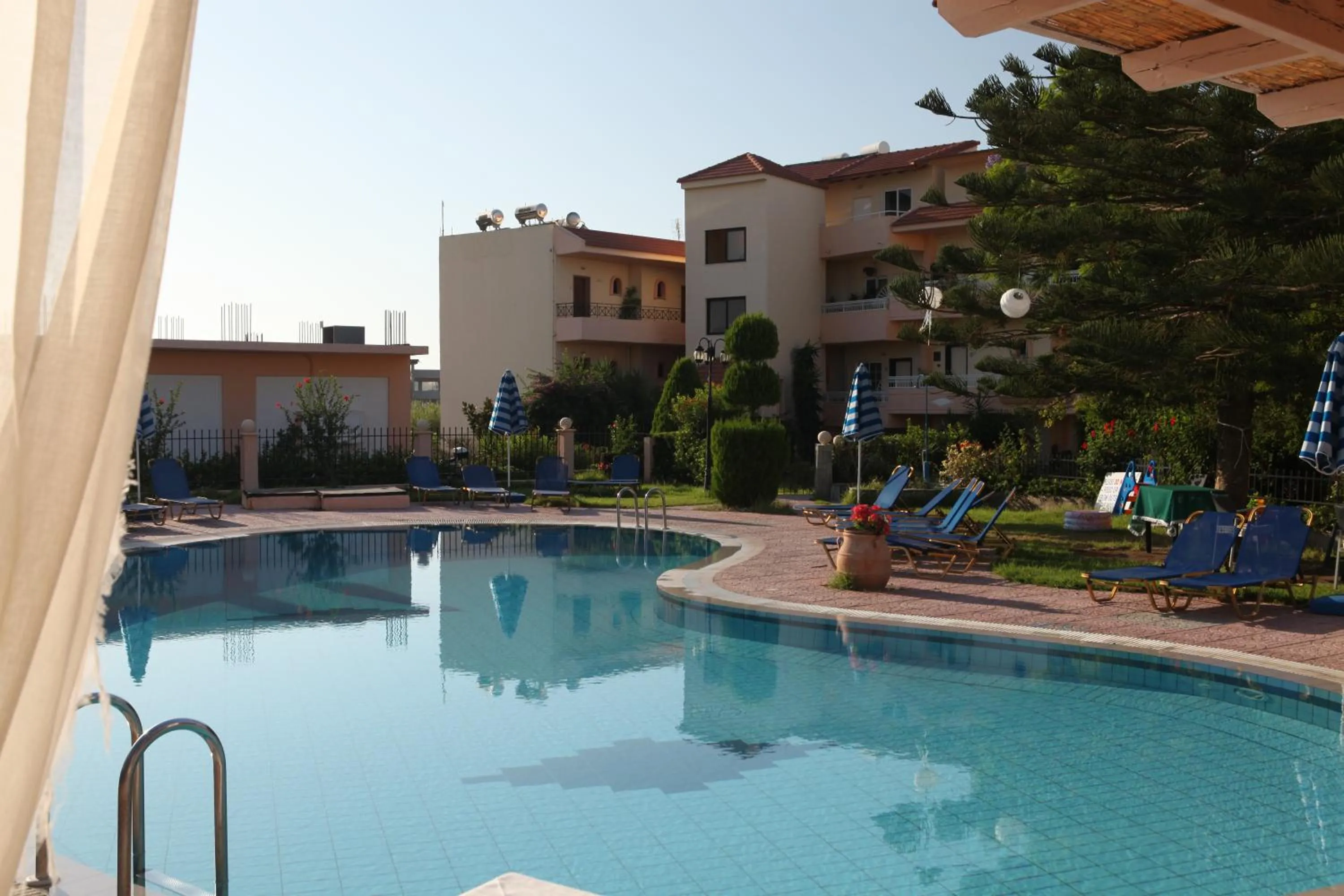 Lyristis Dinos Studios & Apartments
