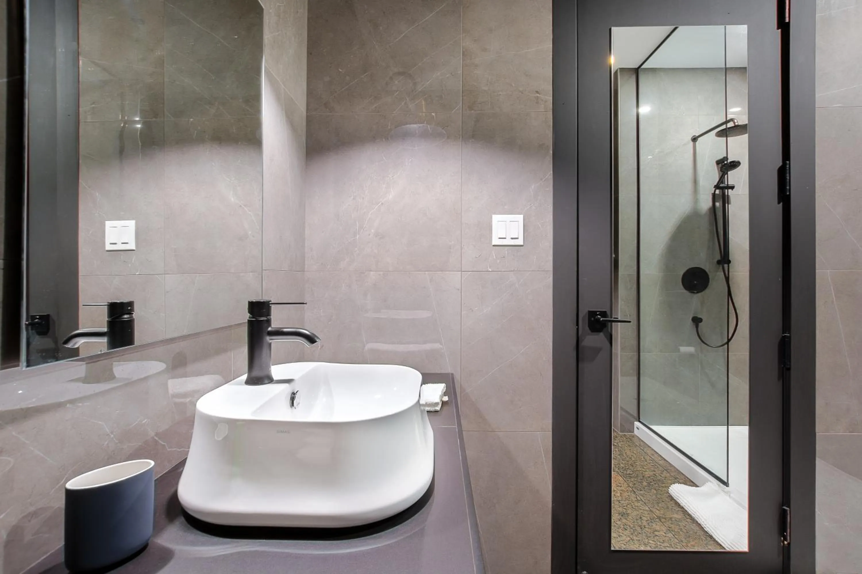 Shower in Les Lofts de la Gare - Par Les Lofts Vieux-Québec