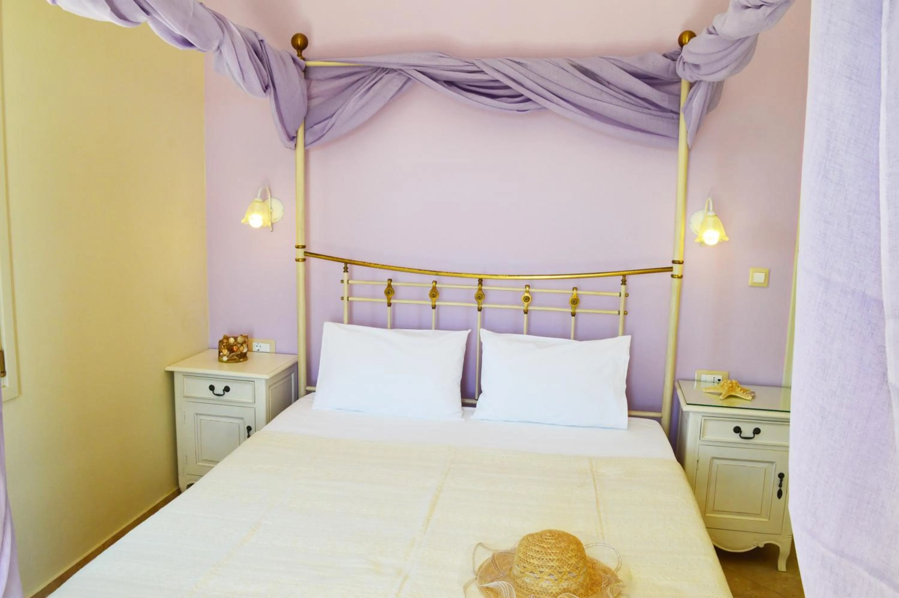 Bedroom, Bed in Kalia Studios