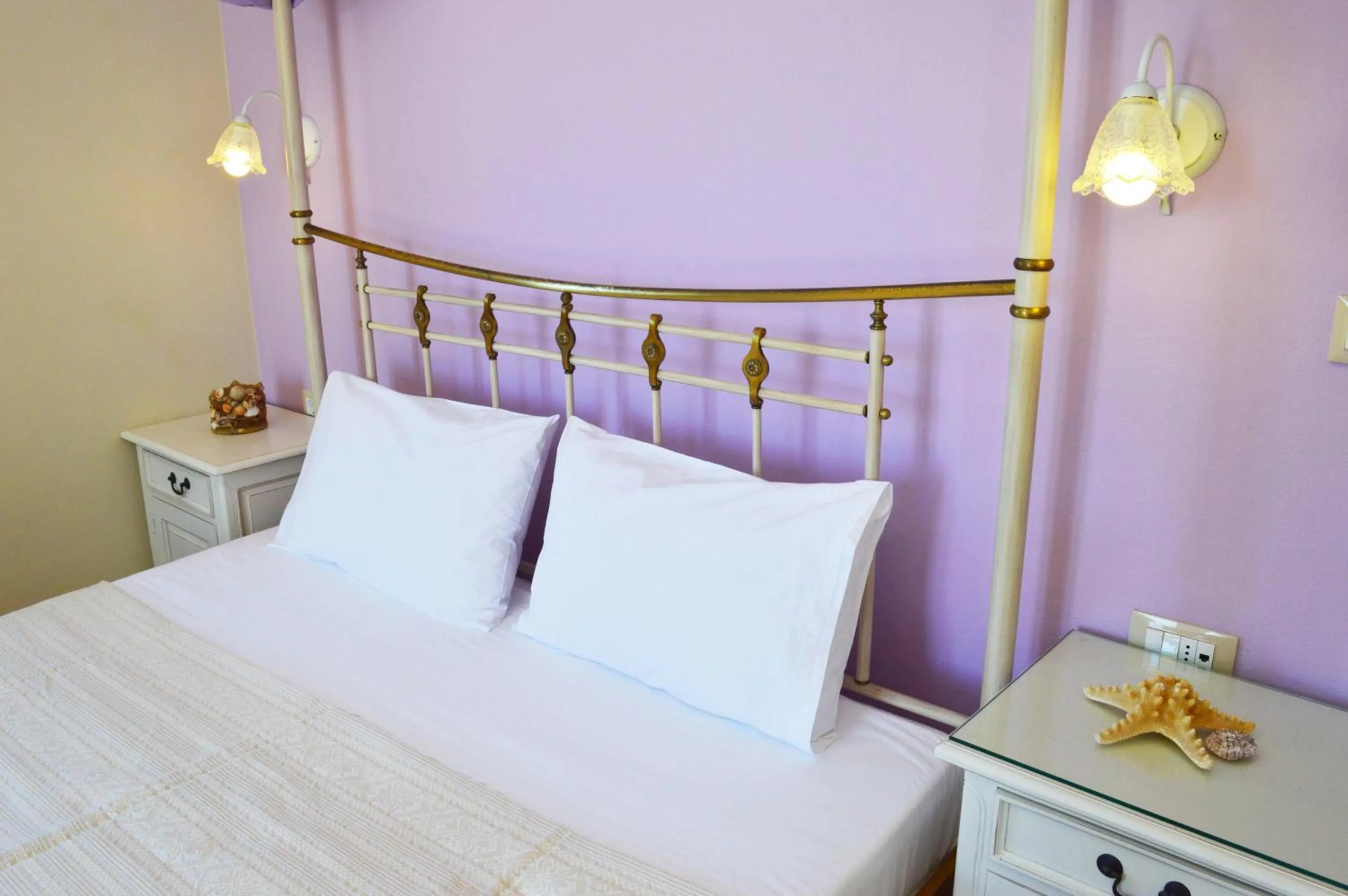 Bedroom, Bed in Kalia Studios