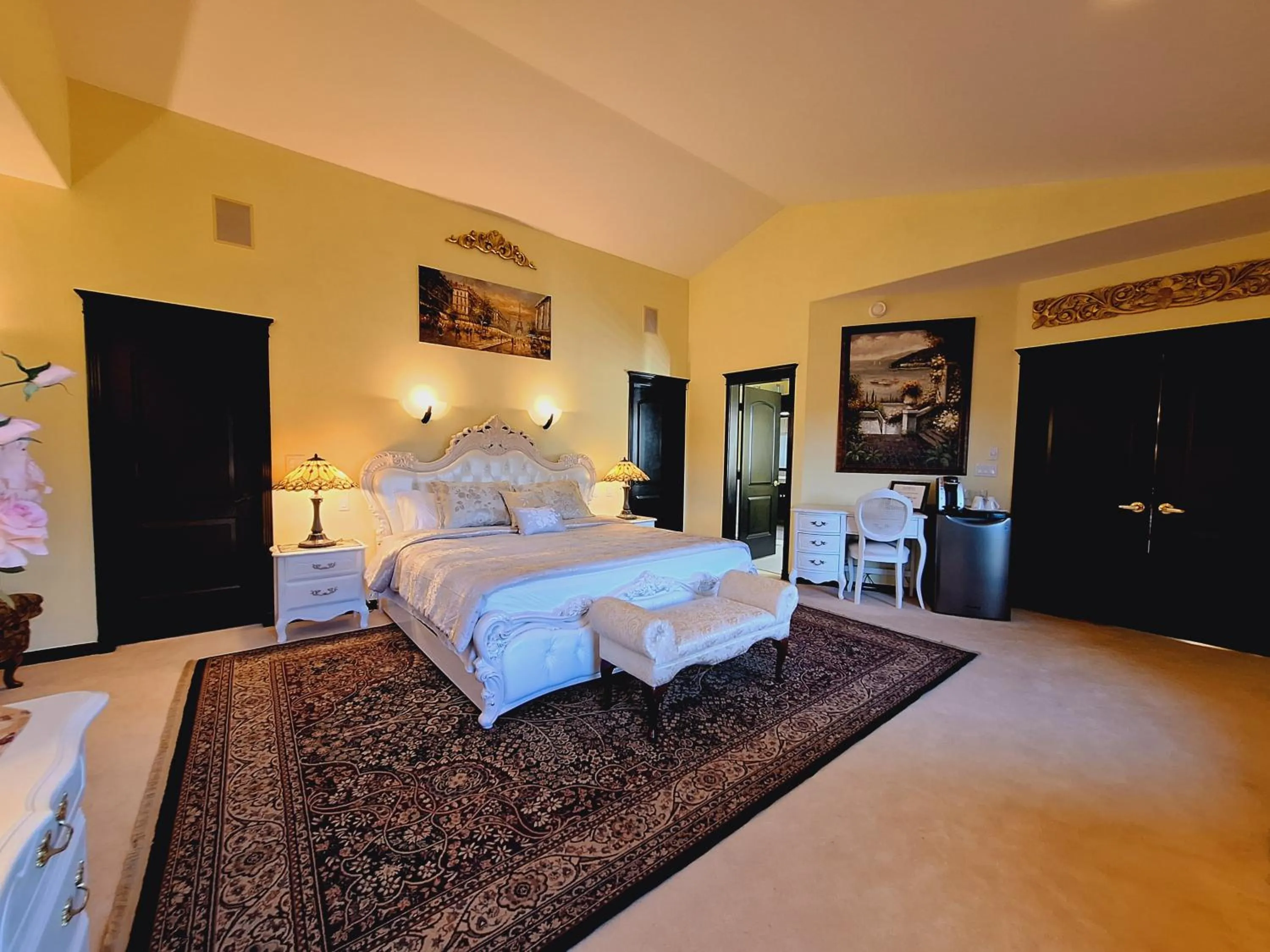 Bed in Villa Bellissimo FranTalia - Néo-Classical Résidence & Galleriséum