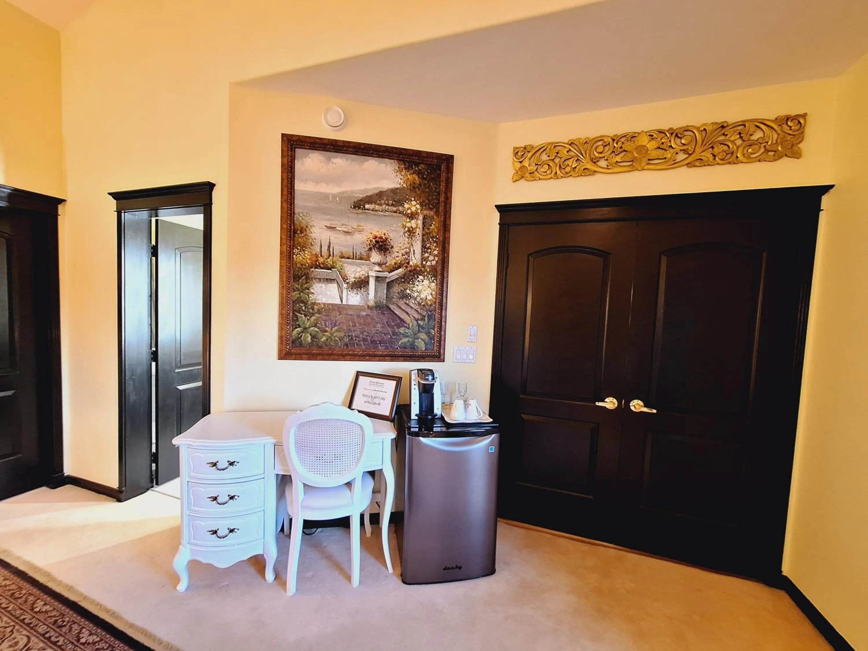 Seating area in Villa Bellissimo FranTalia - Néo-Classical Résidence & Galleriséum