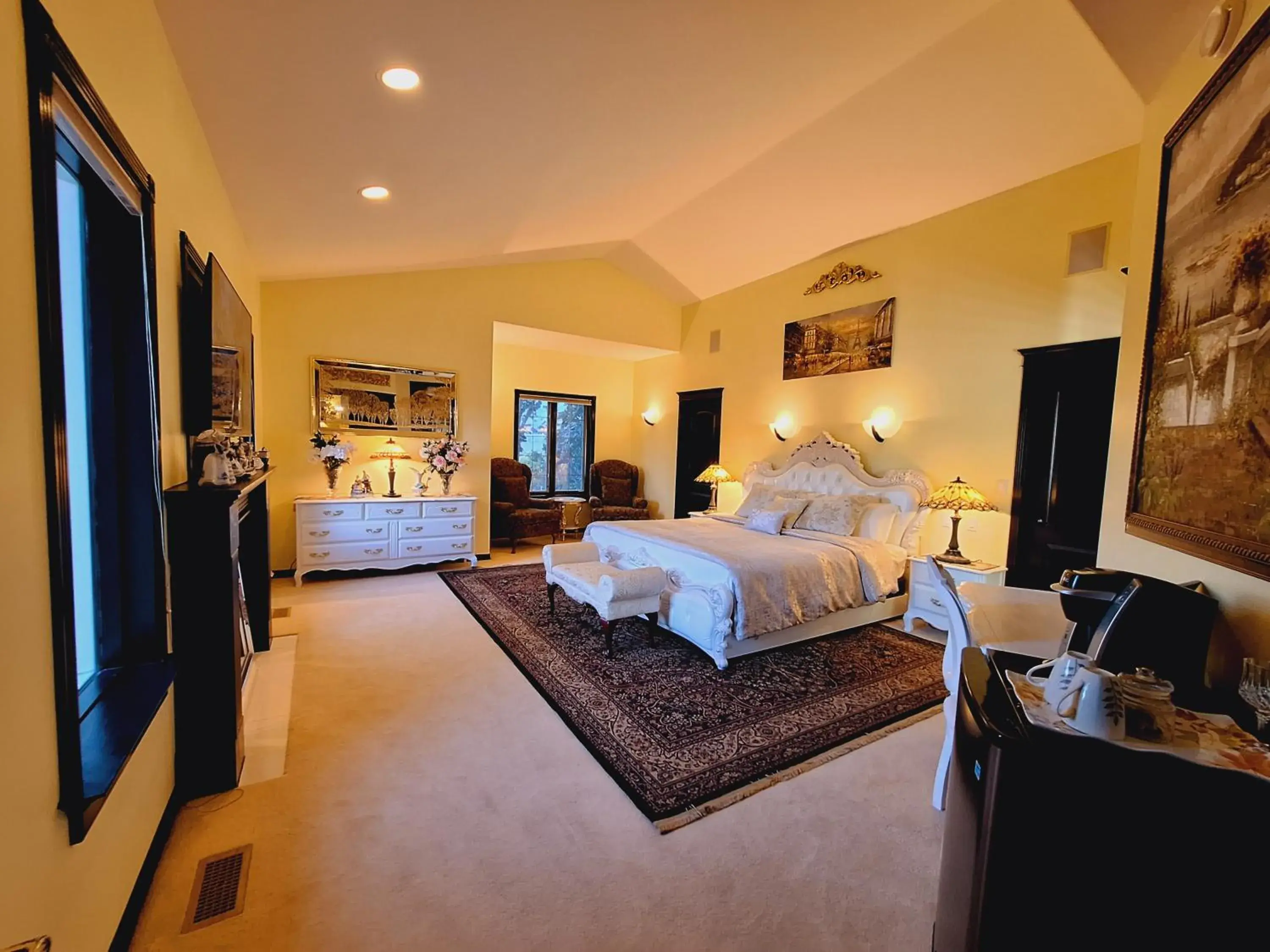 Superior King Suite in Villa Bellissimo FranTalia - Néo-Classical Résidence & Galleriséum Superior King Suite in Villa Bellissimo FranTalia - Néo-Classical Résidence & Galleriséum