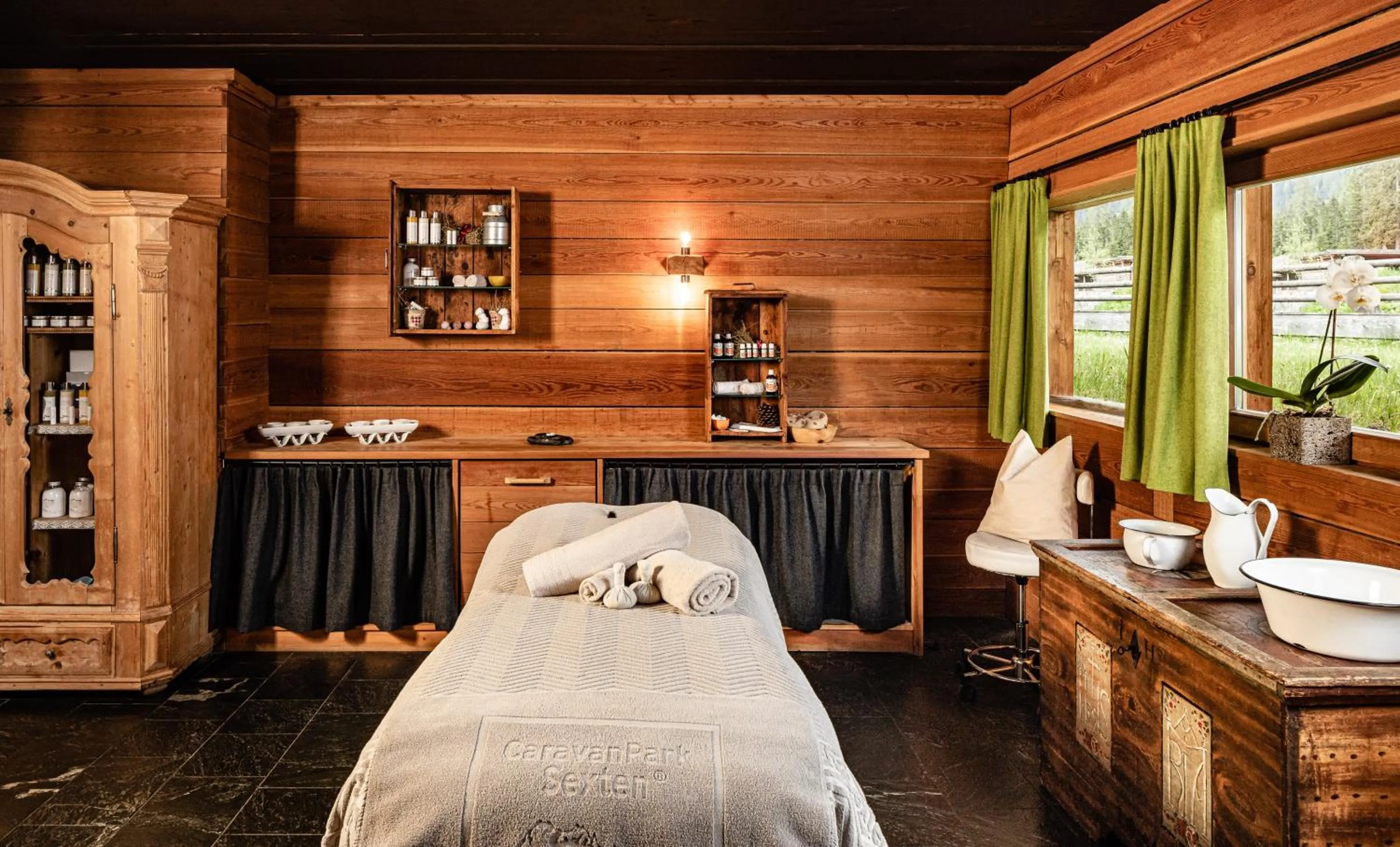 Massage, Bed in Mountain Resort Patzenfeld