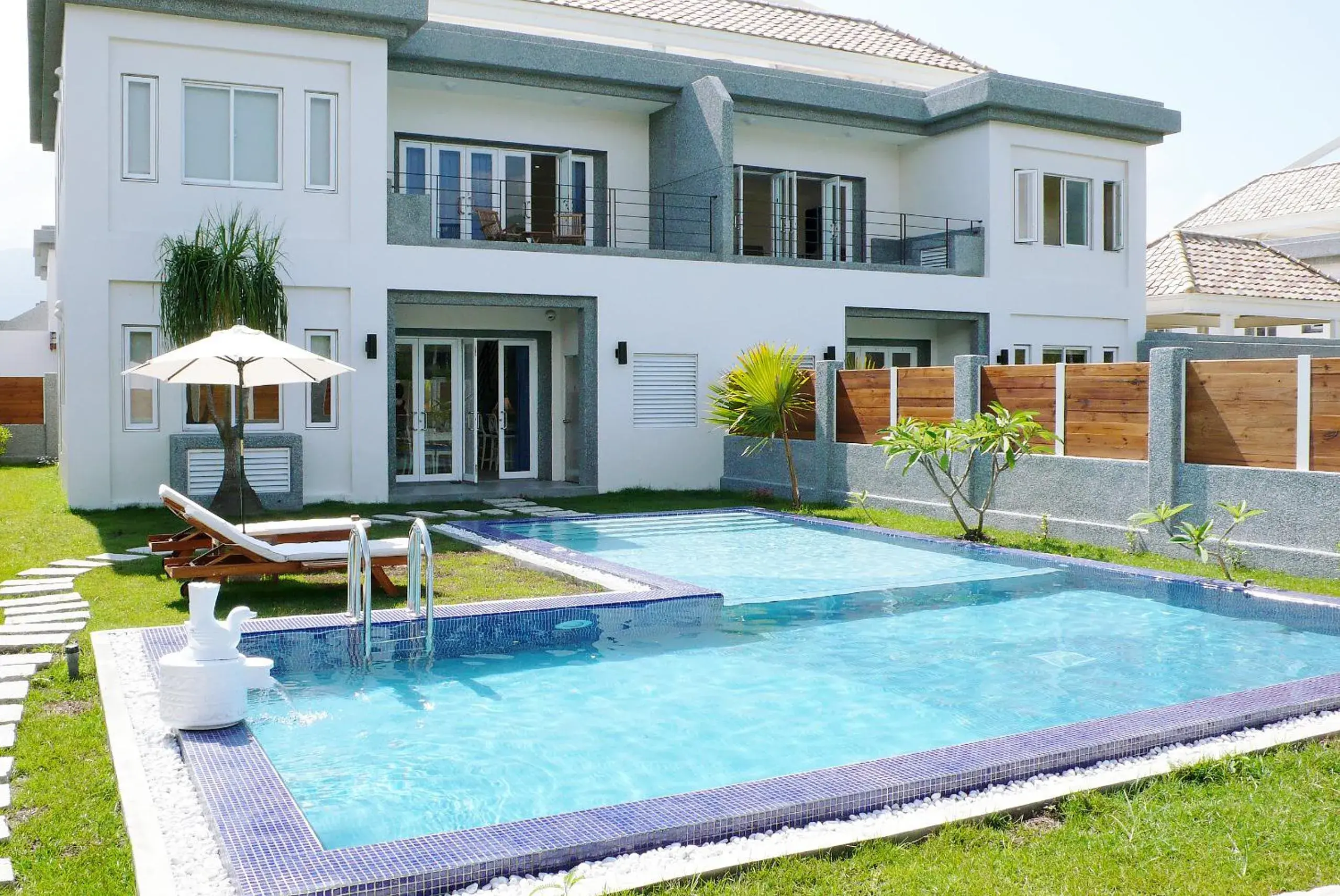 Swimming pool in Papago International Resort Swimming pool in Papago International Resort