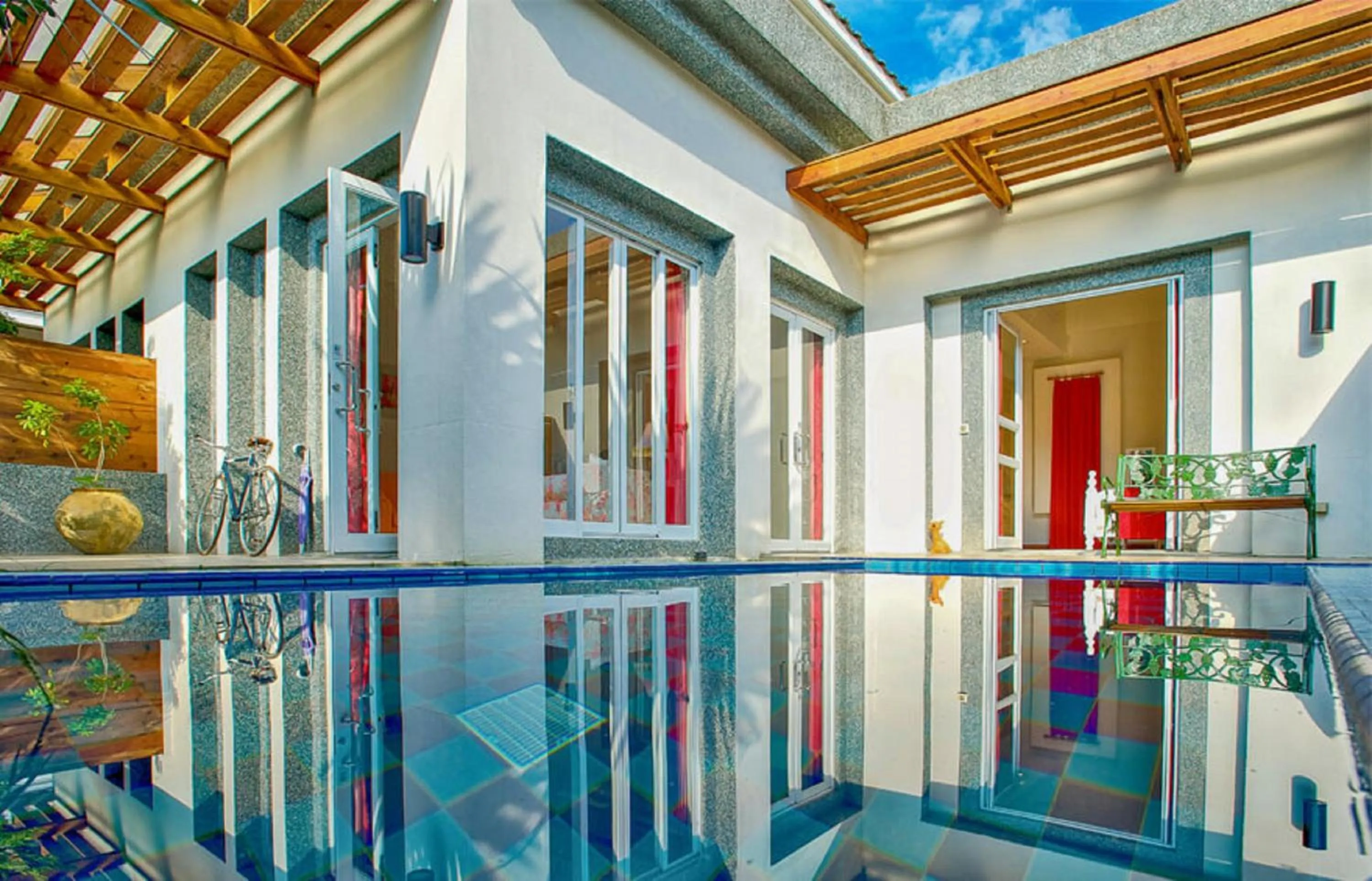 Swimming pool in Papago International Resort