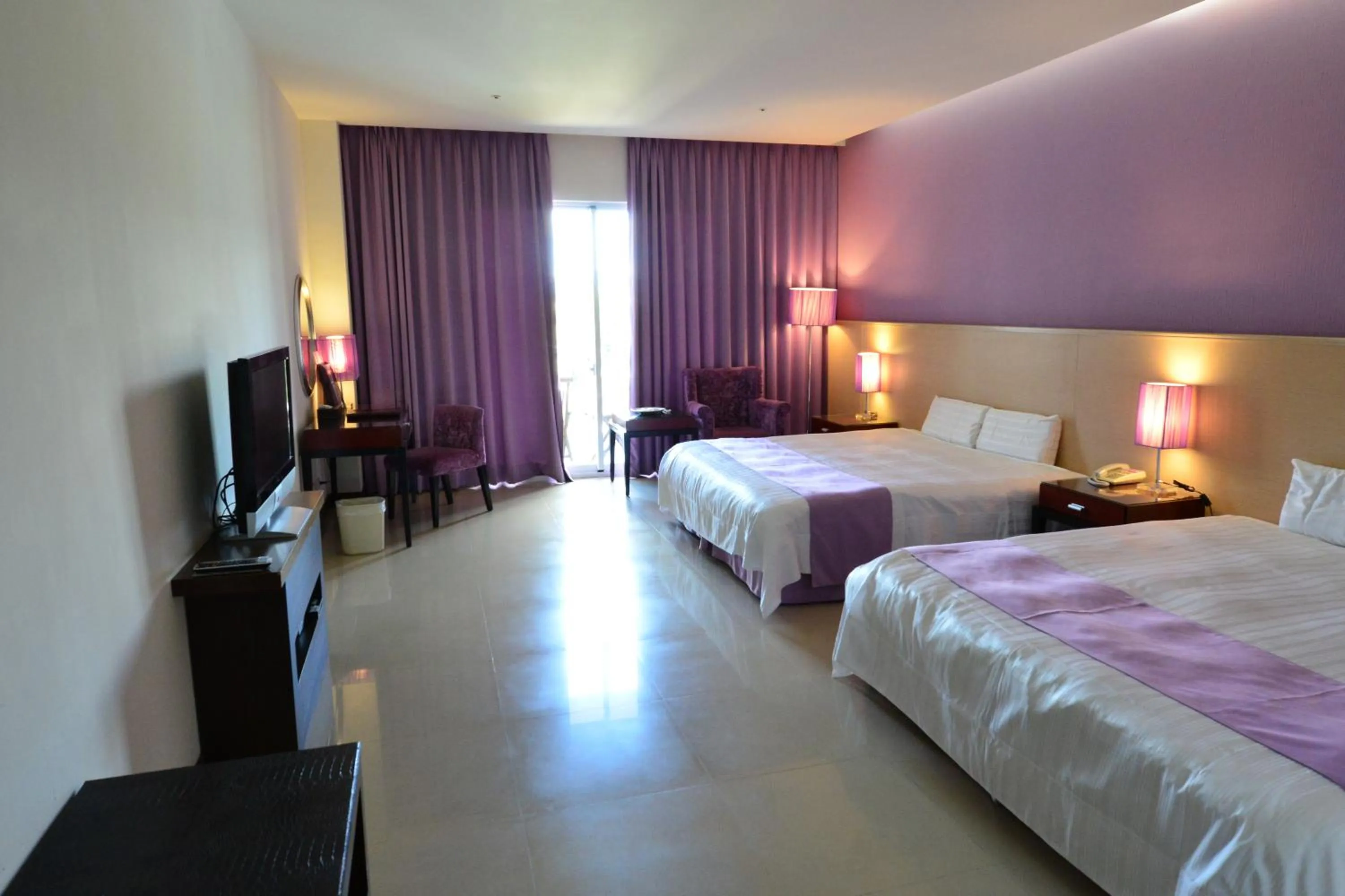 Photo of the whole room, Bed in Papago International Resort