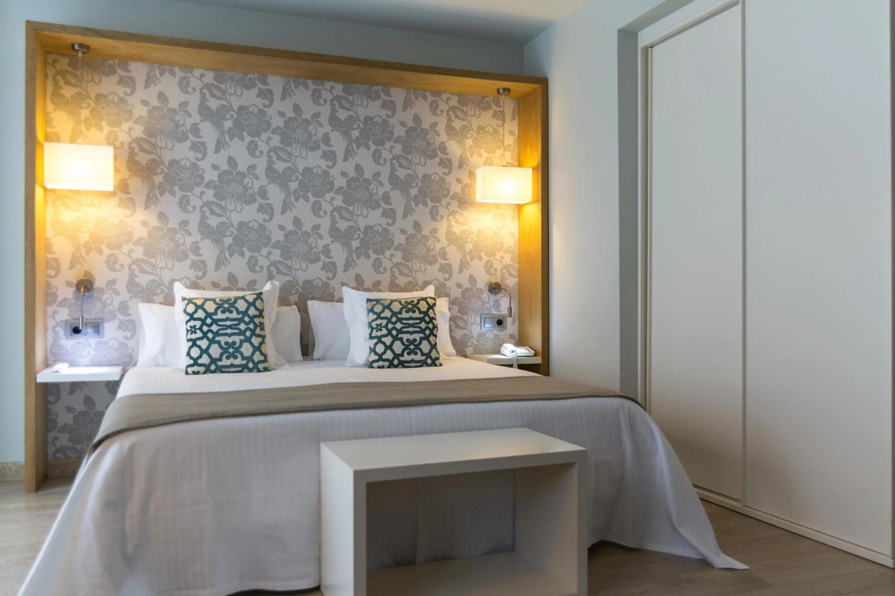 Bedroom, Bed in Tinas de Pechon