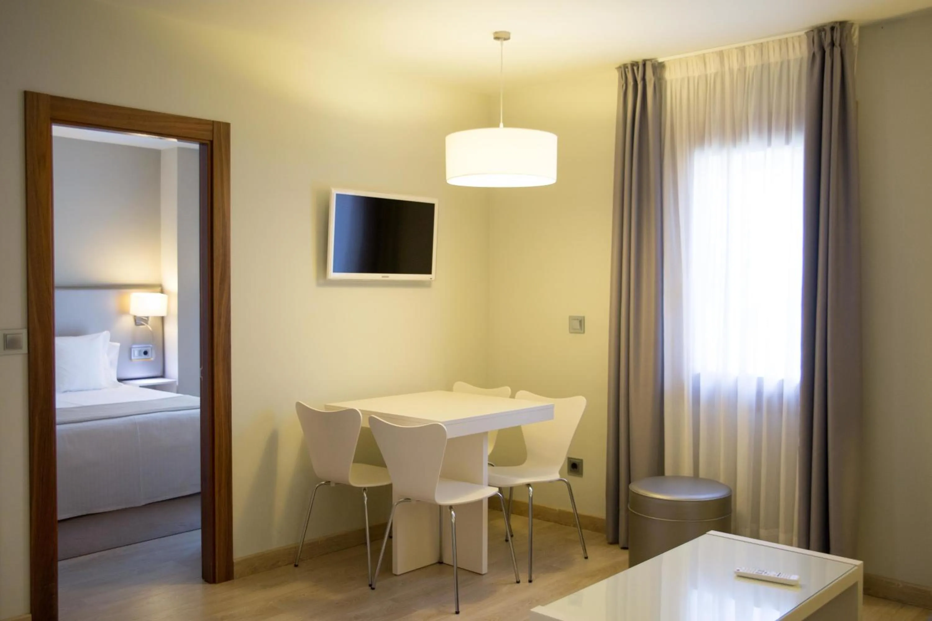 Dining area, Bed in Tinas de Pechon