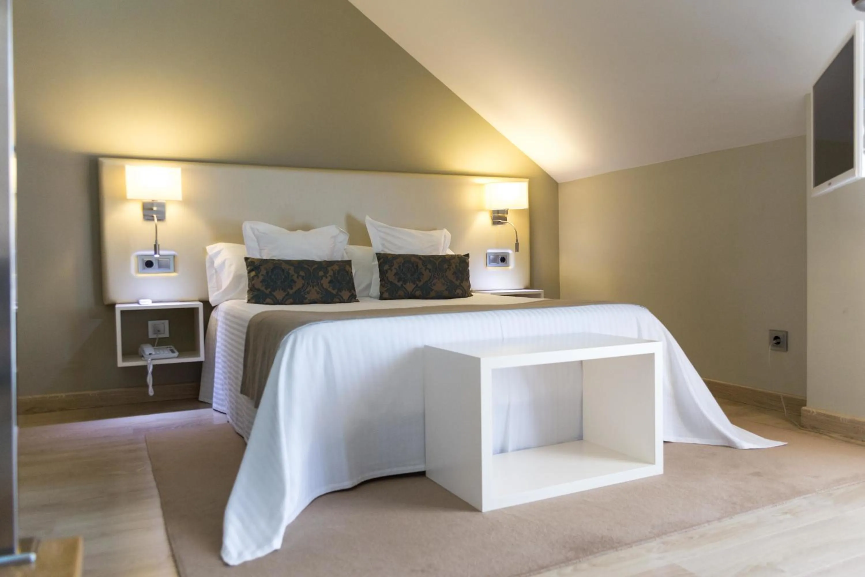 Bedroom, Bed in Tinas de Pechon