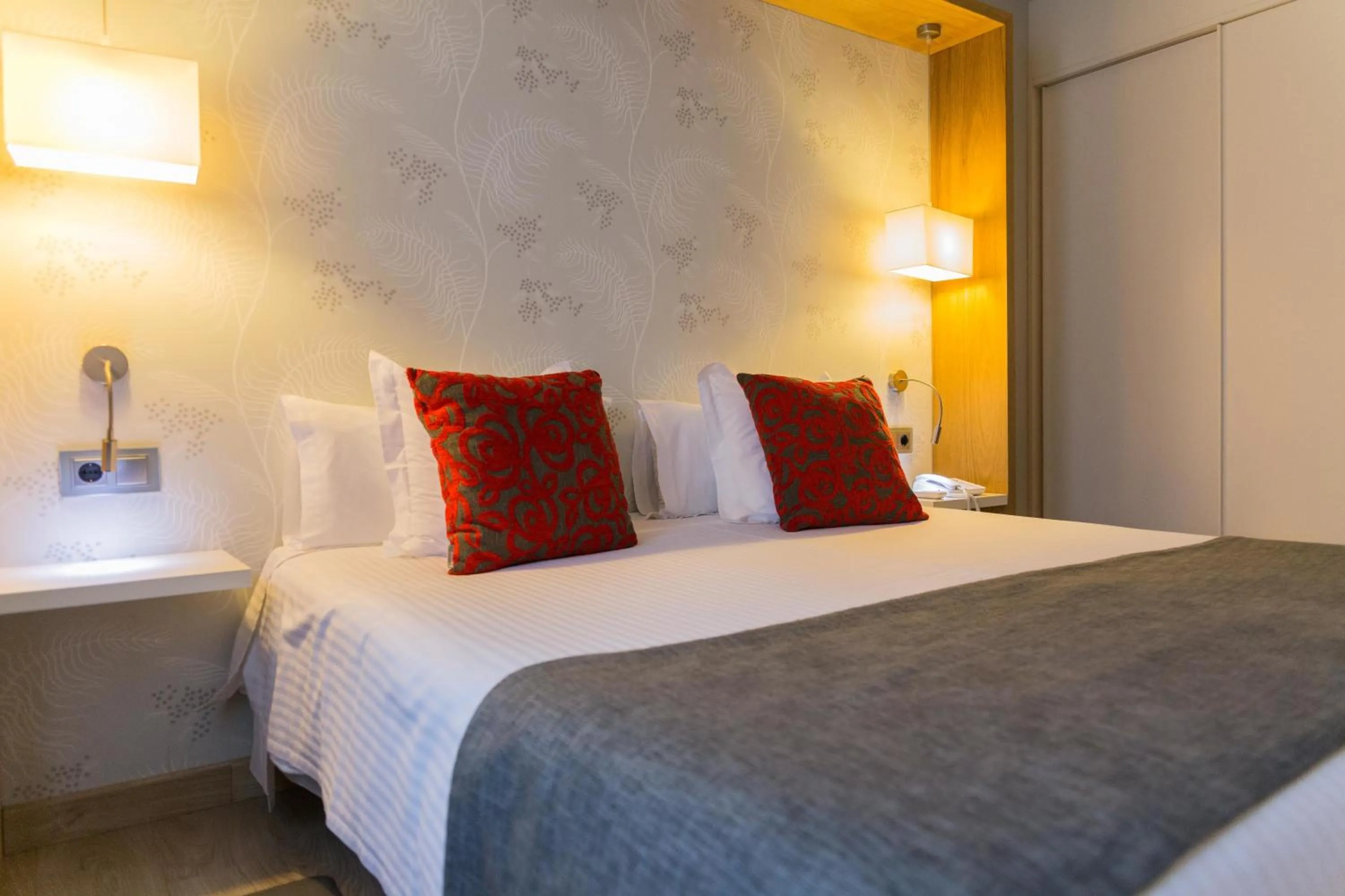 Bedroom, Bed in Tinas de Pechon