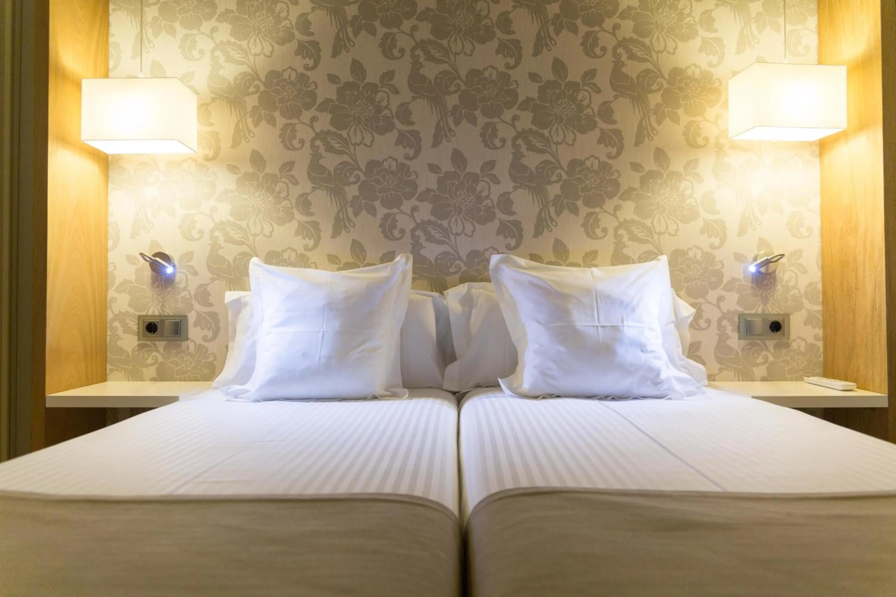 Bedroom, Bed in Tinas de Pechon