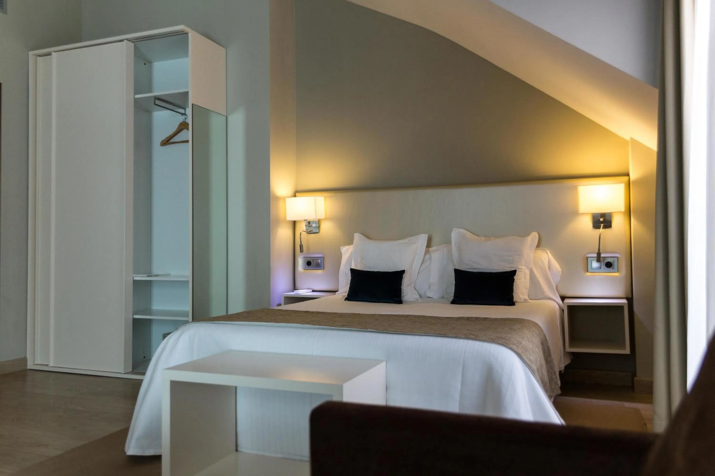 Bedroom, Bed in Tinas de Pechon