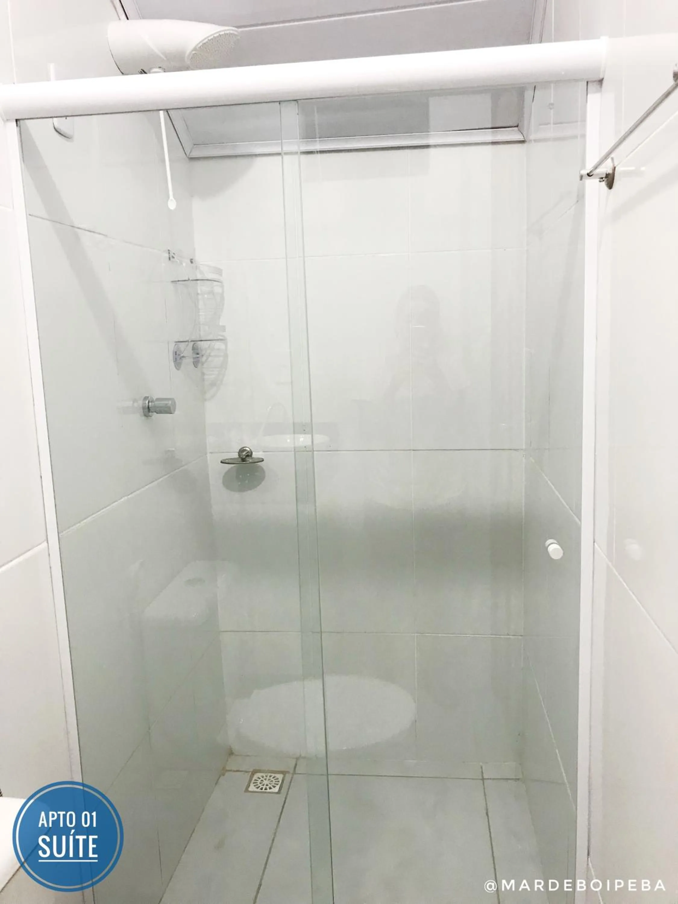 Shower in Mar de Boipeba