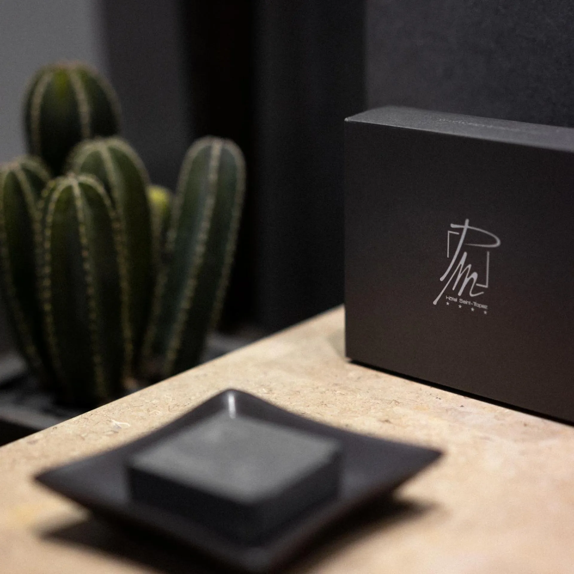 Logo/Certificate/Sign in Le Pre de la Mer