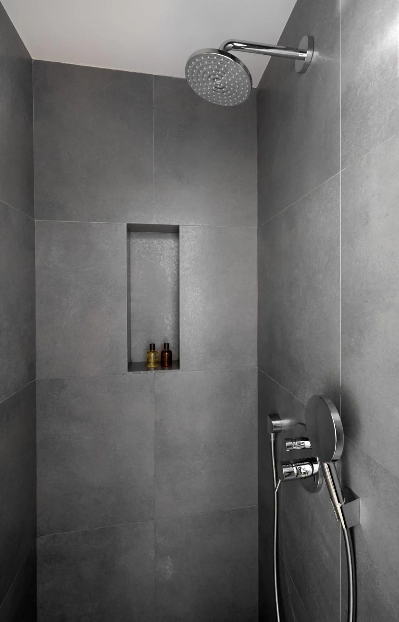 Shower in Le Pre de la Mer