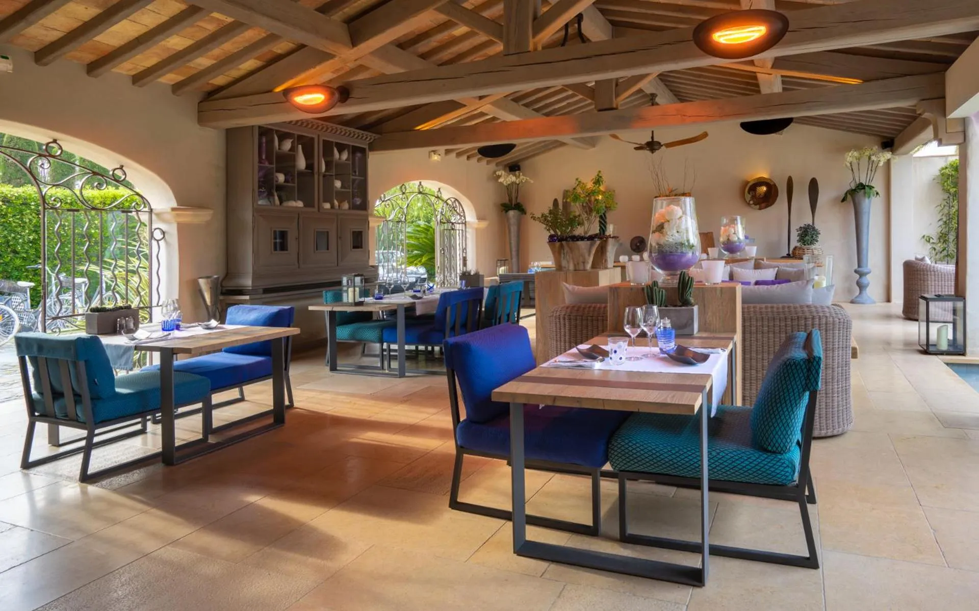 Restaurant/places to eat in Le Pre de la Mer