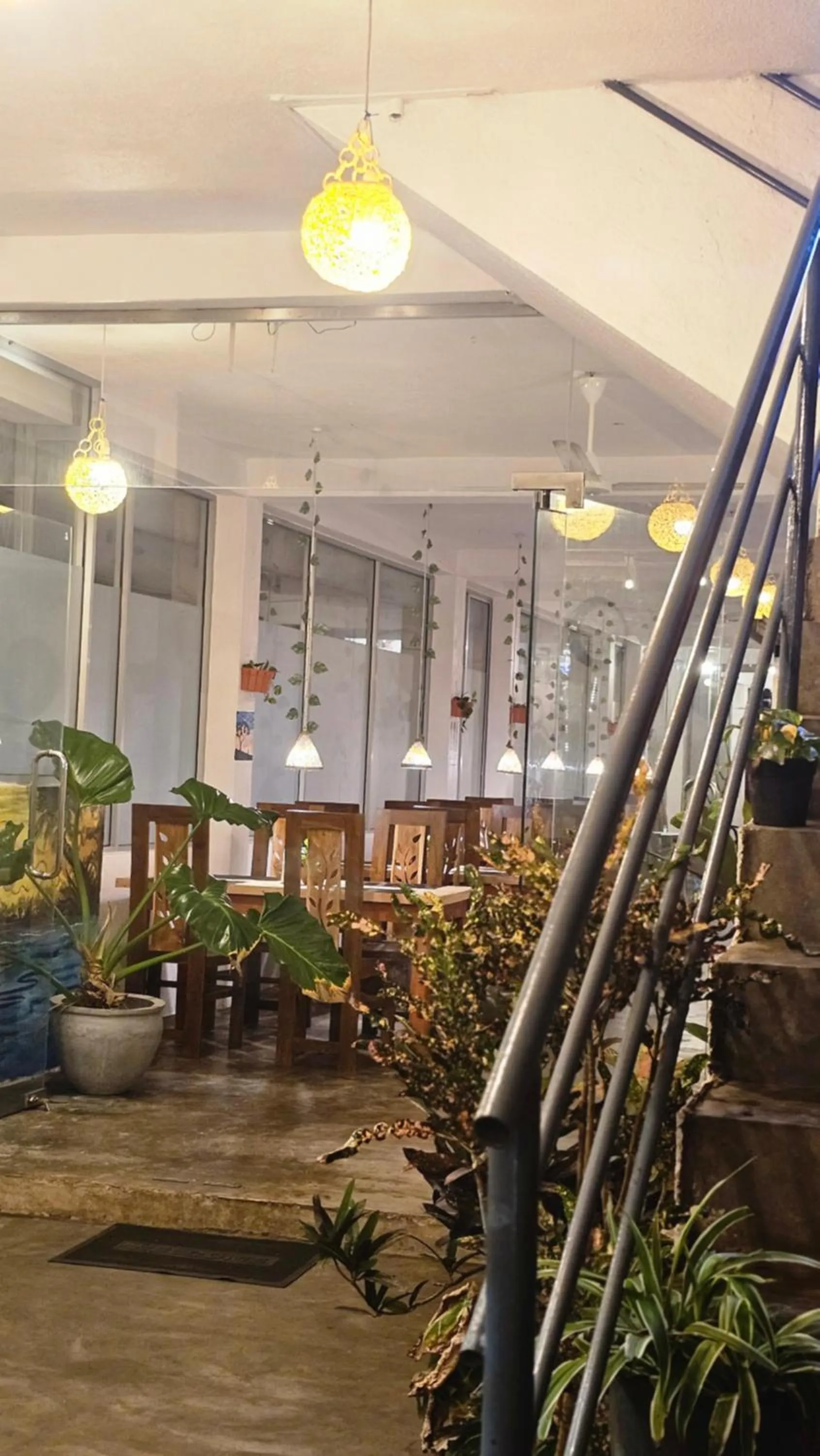 Restaurant/places to eat in Hotel Remember