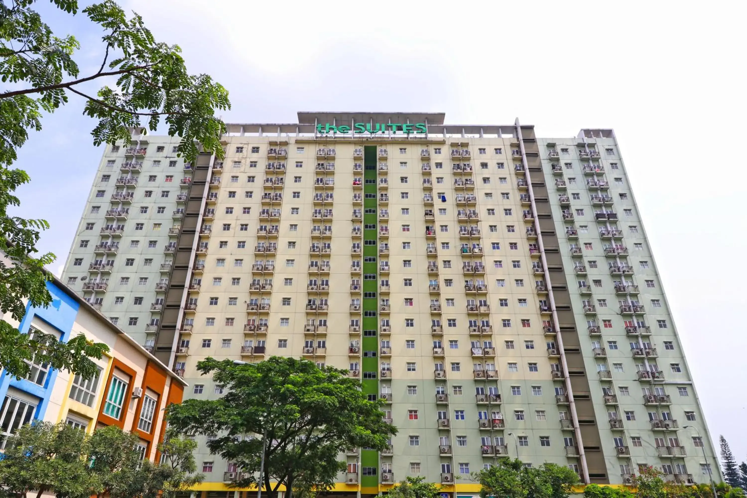Property building in The Suite Metro Apartment by King Official Property building in The Suite Metro Apartment by King Official