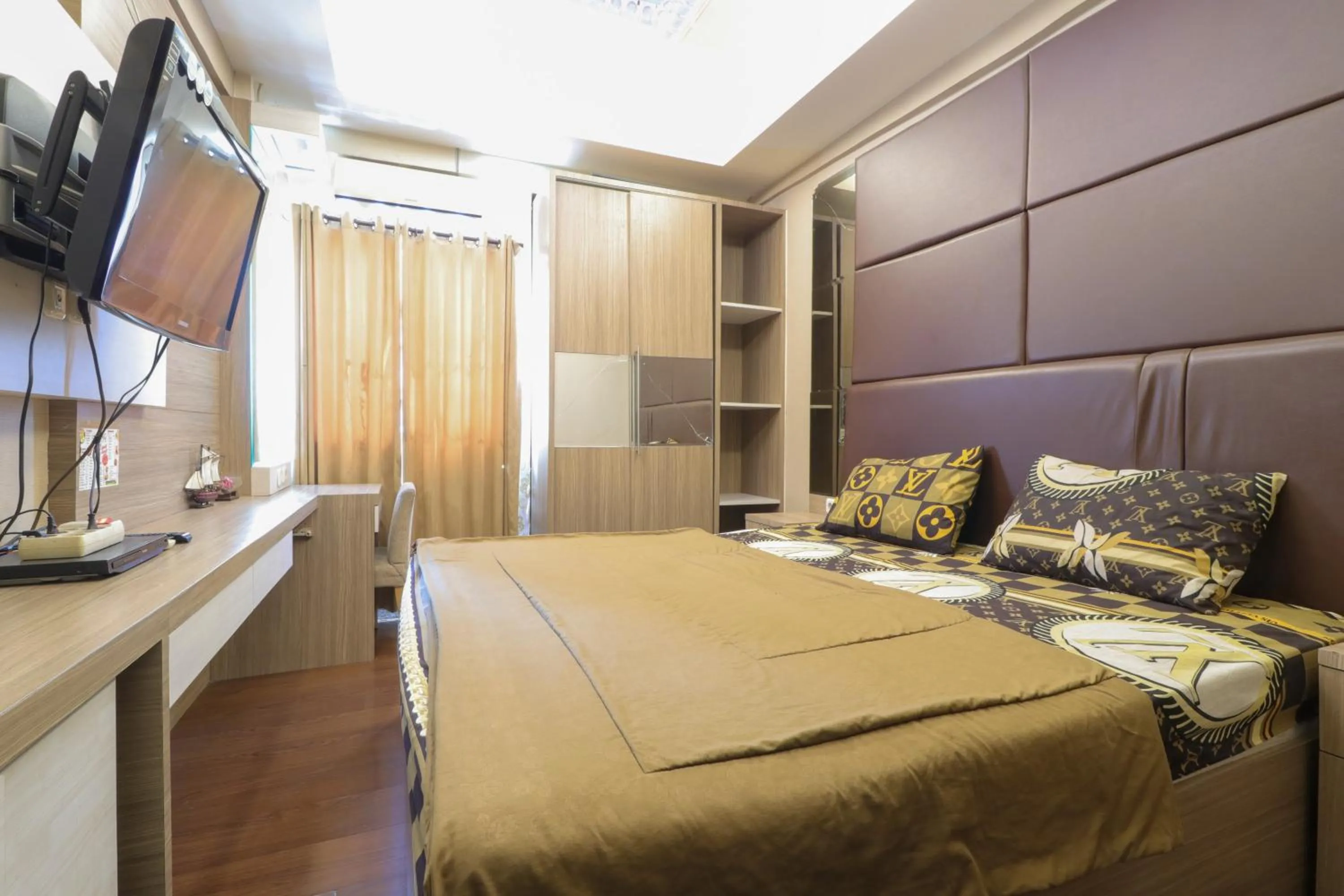 Bedroom, Bed in The Suite Metro Apartment by King Official